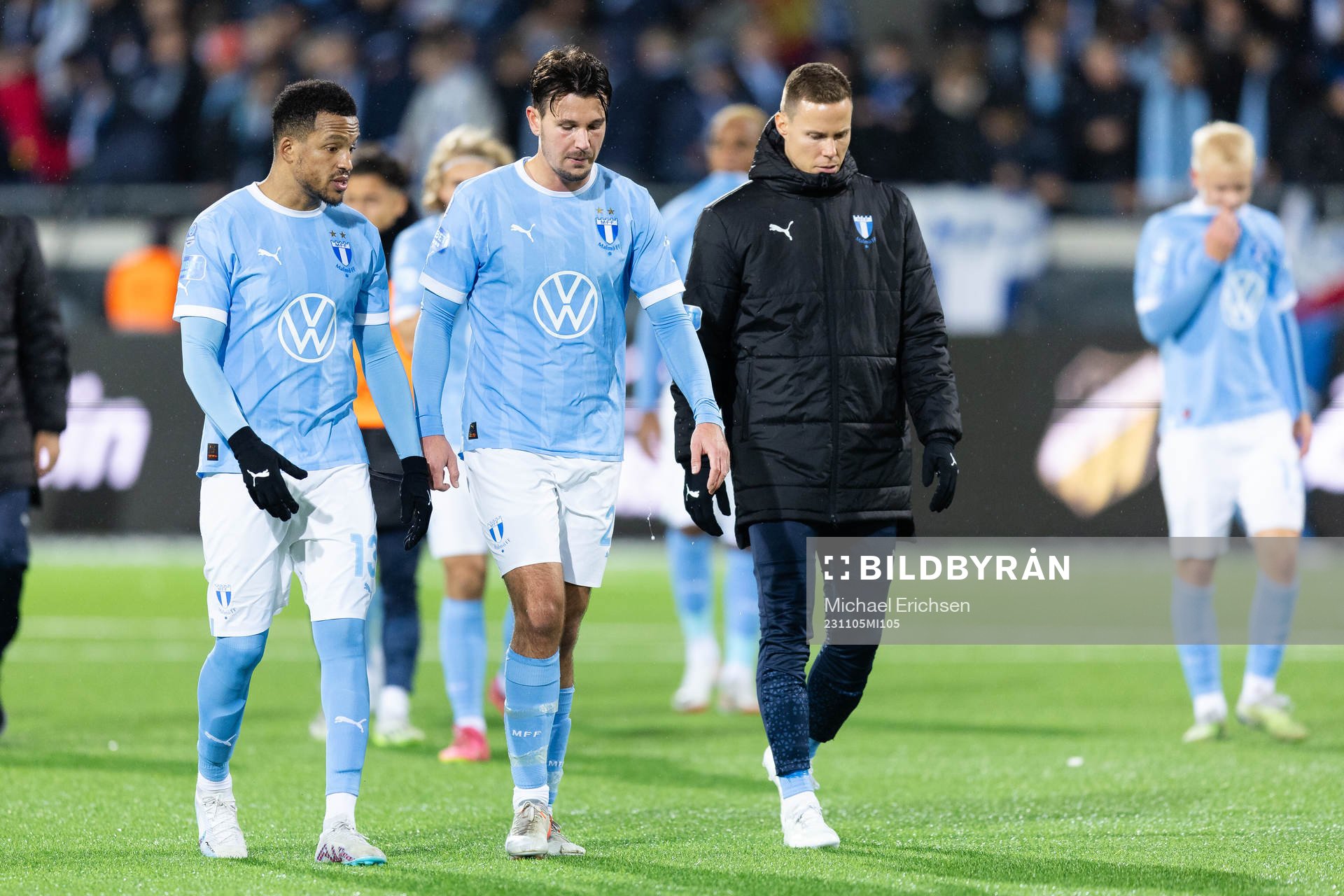 Malmö FFs Martin Olsson och Stefano Vecchia deppar