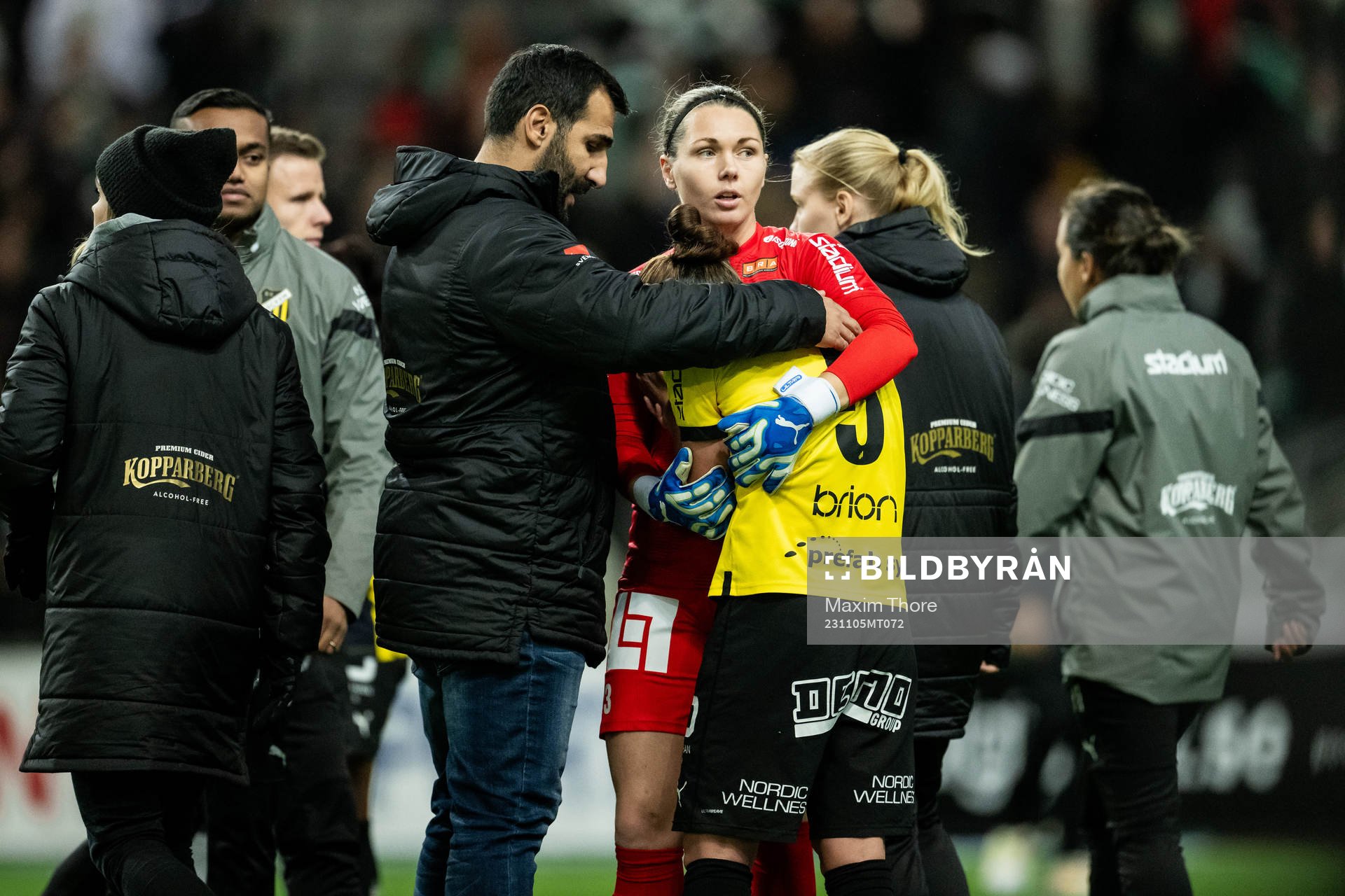 Häckens tränare Mak Lind, målvakt Jennifer Falk och Ruby