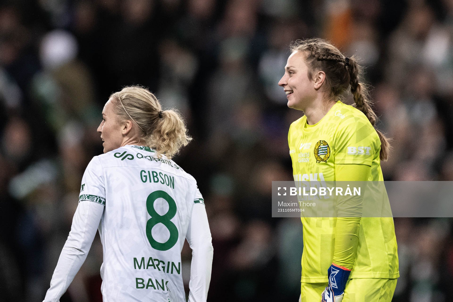Hammarbys målvakt Anna Tamminen och Ellen Gibson jublar