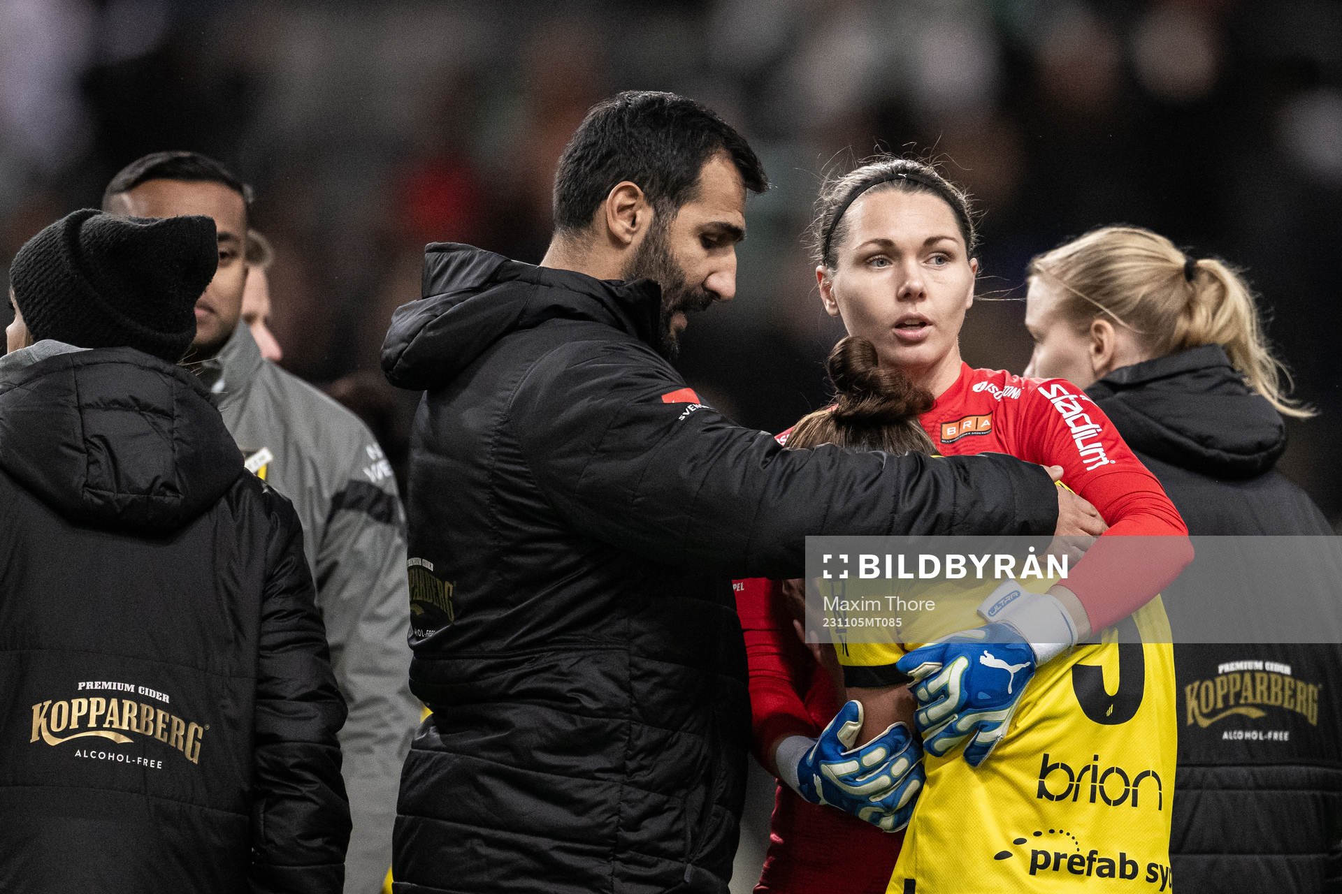 Häckens tränare Mak Lind, målvakt Jennifer Falk och Ruby