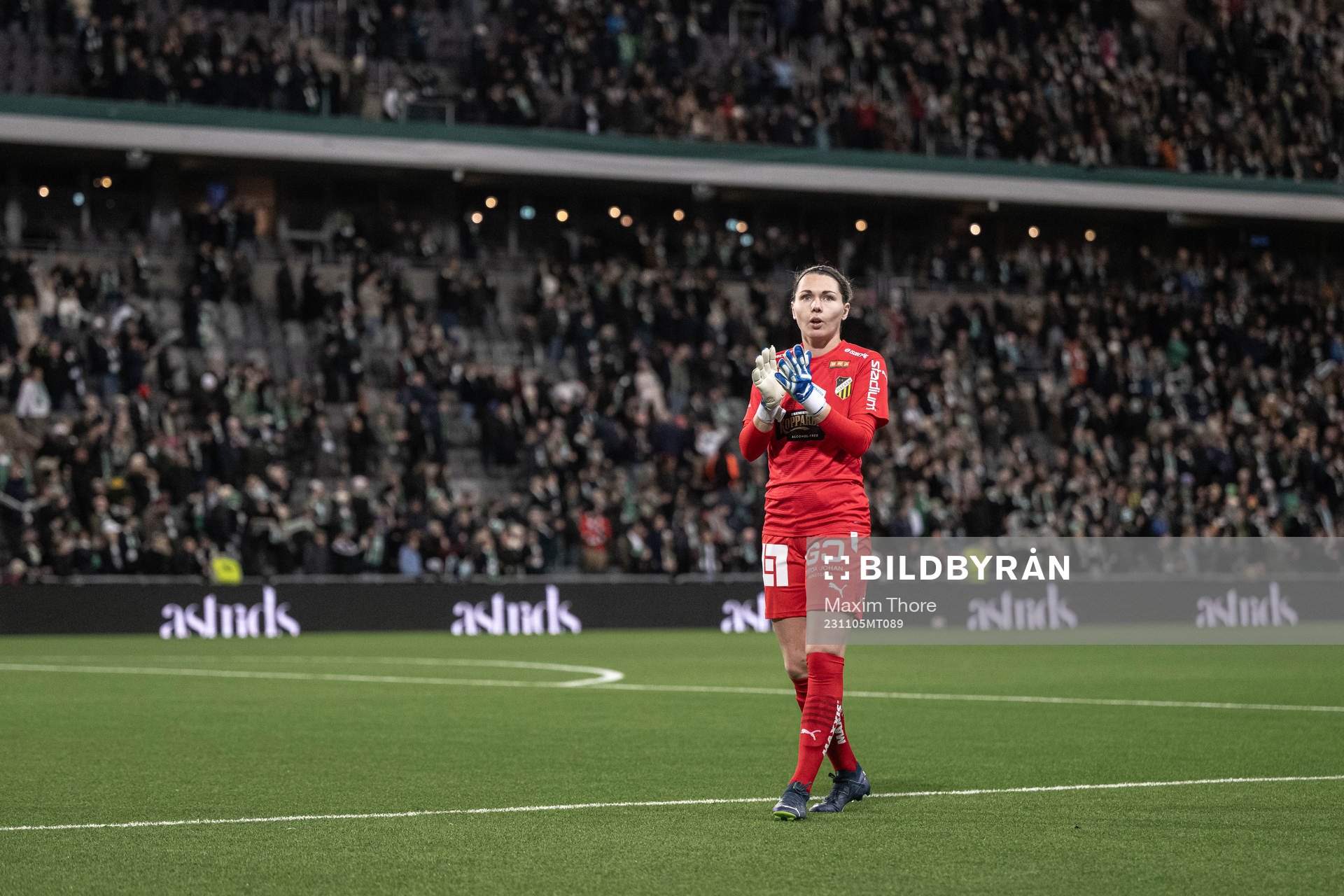 Häckens målvakt Jennifer Falk deppar