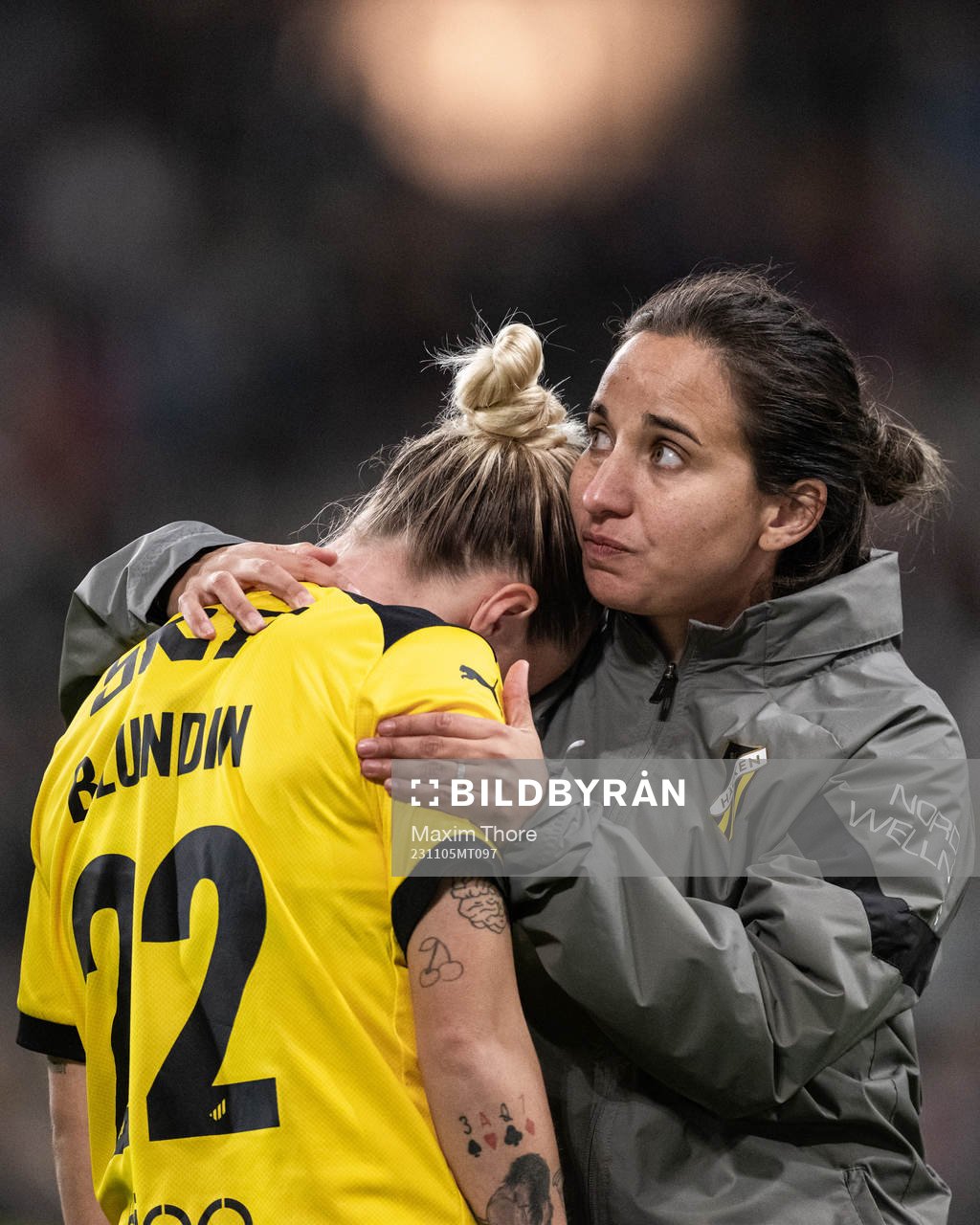 Häckens Marika Bergman Lundin blir tröstad