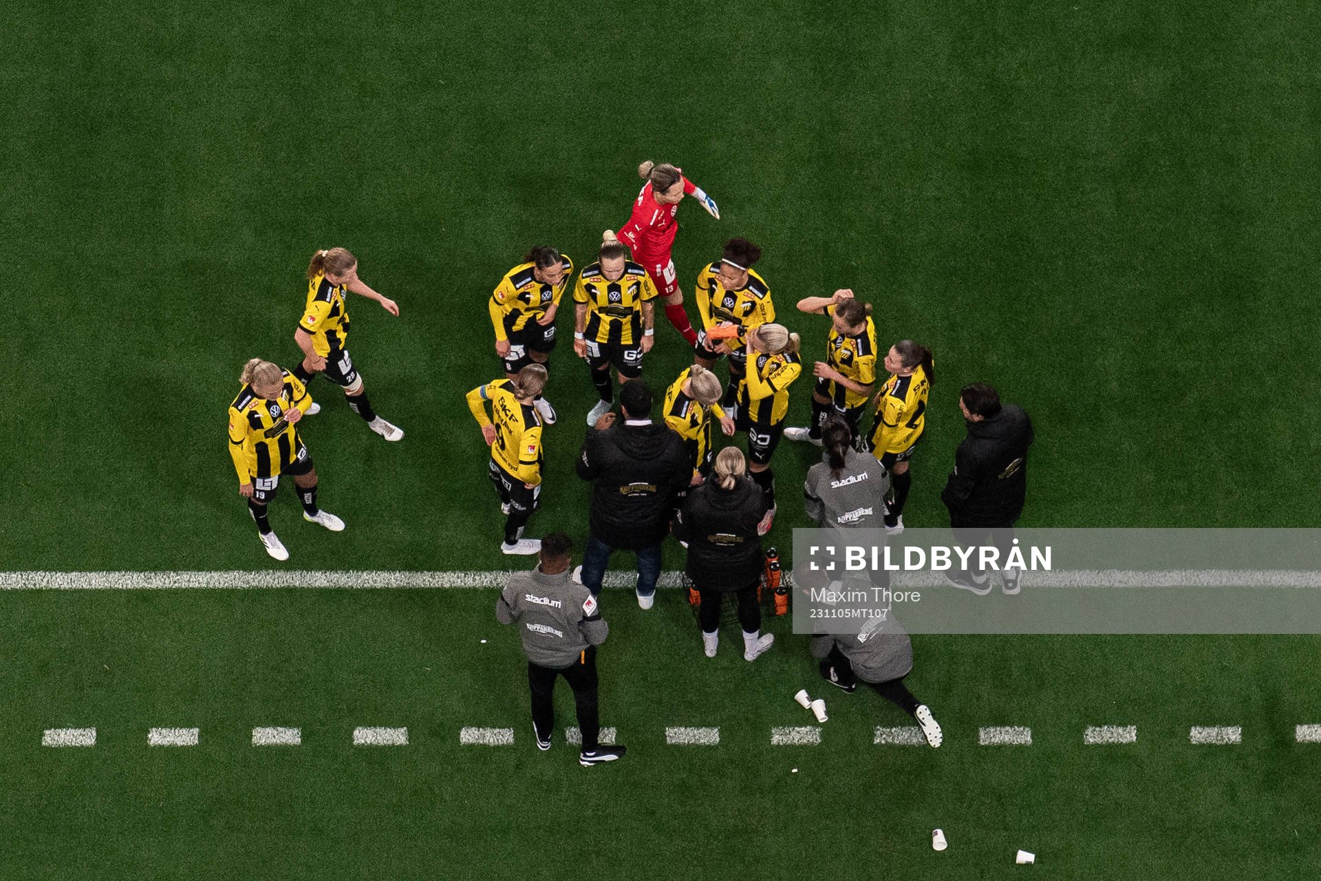 Häckens tränare Mak Lind samlar spelare