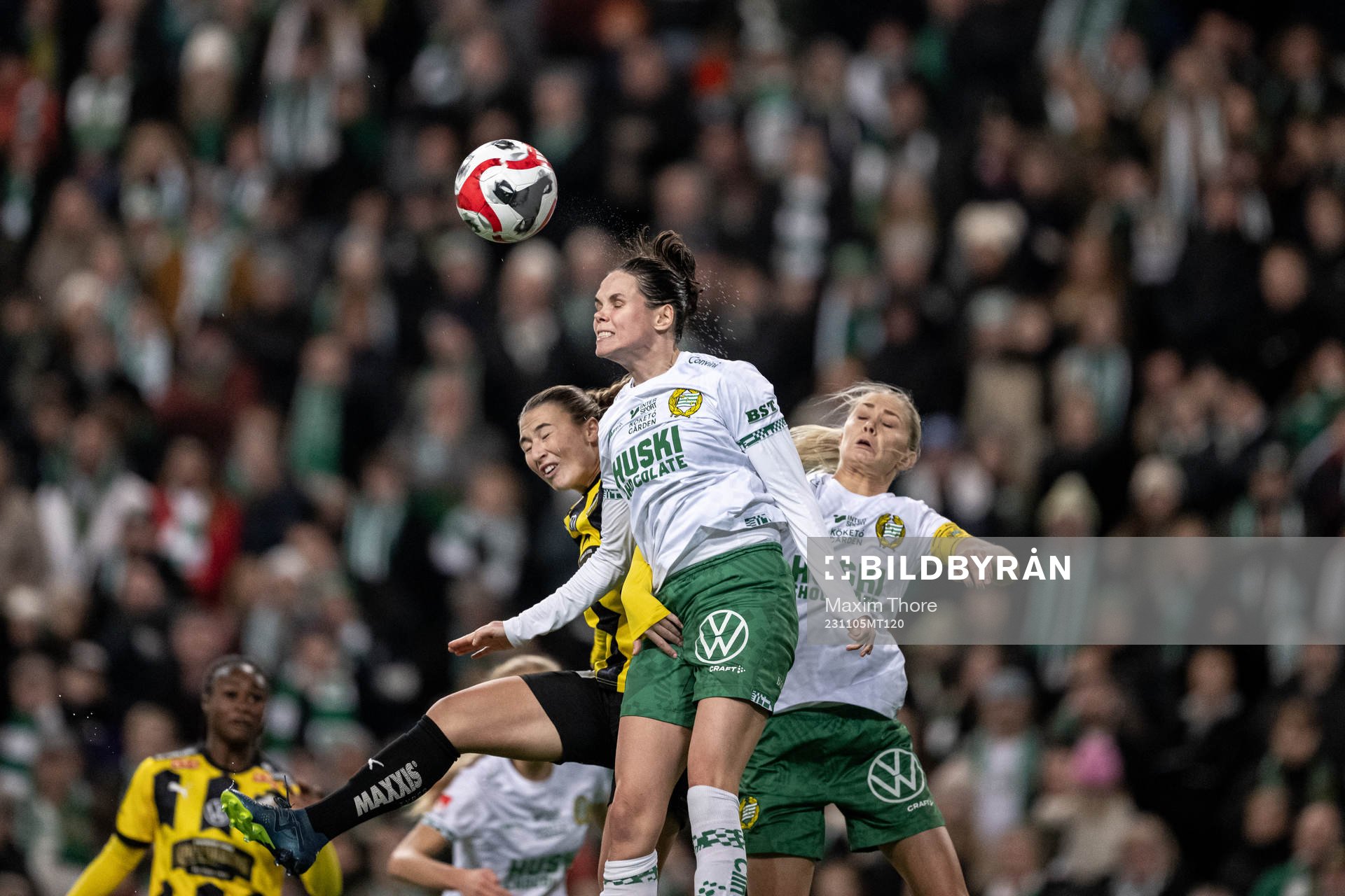 Häckens Alexandra Hellekant och Hammarbys Simone Boye