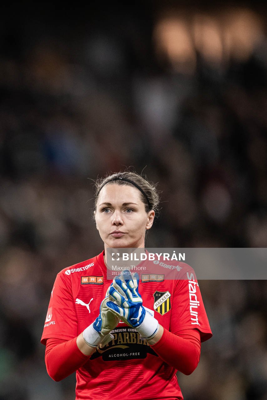 Häckens målvakt Jennifer Falk deppar