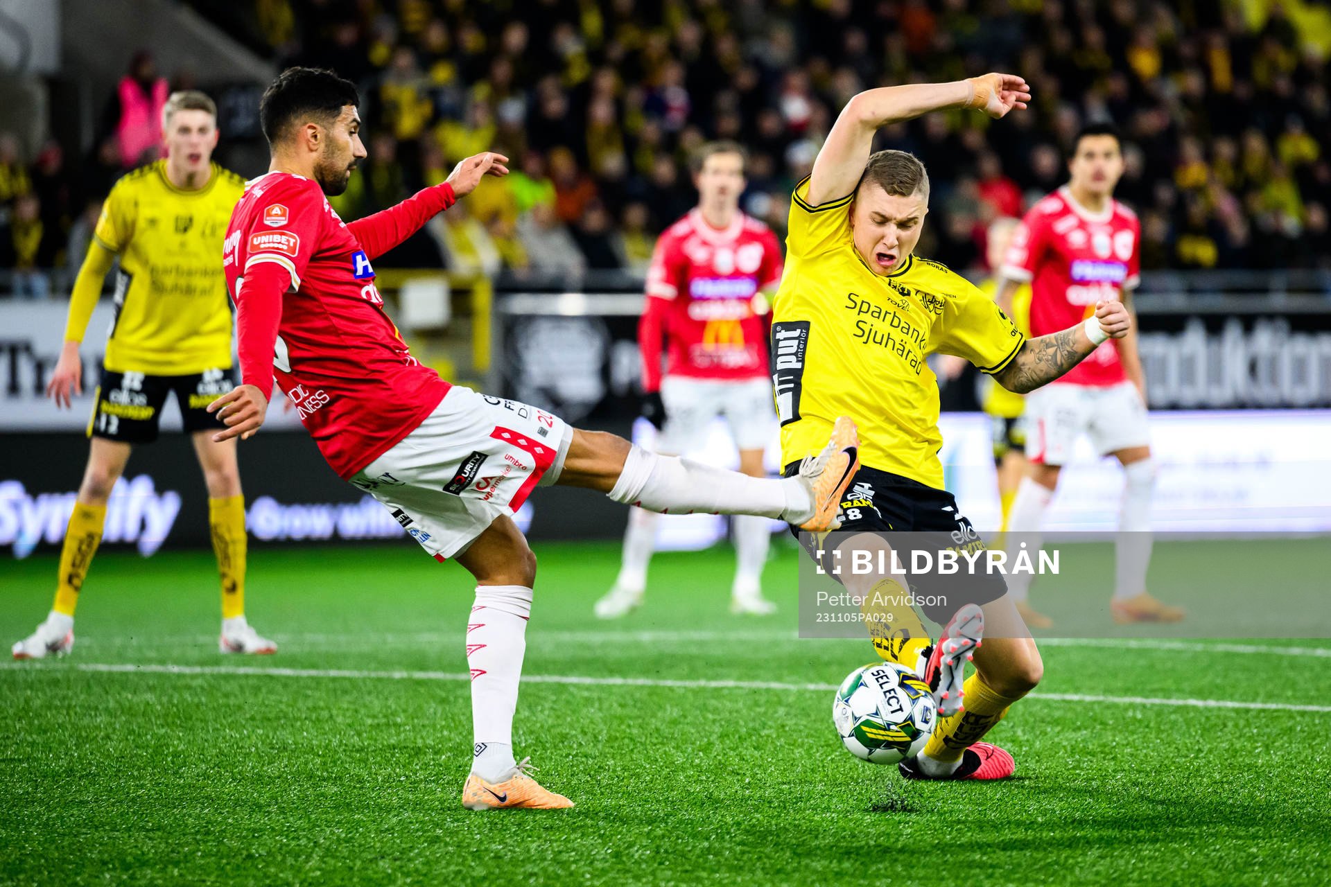 Degerfors Elyas Bouzaiene och Elfsborgs Sebastian Holmen