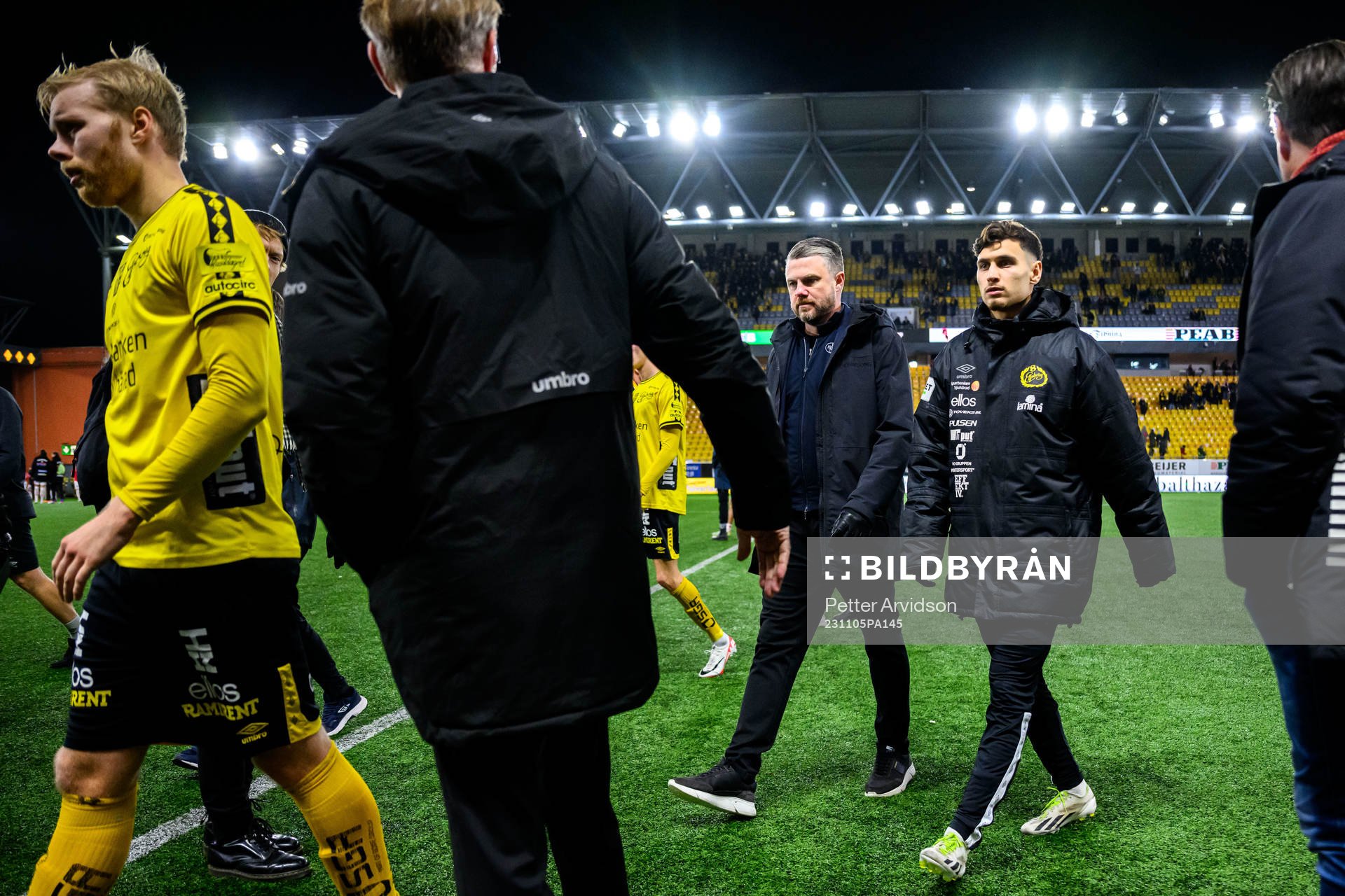 Elfsborgs Sveinn Guðjohnsen och manager Jimmy Thelin deppar