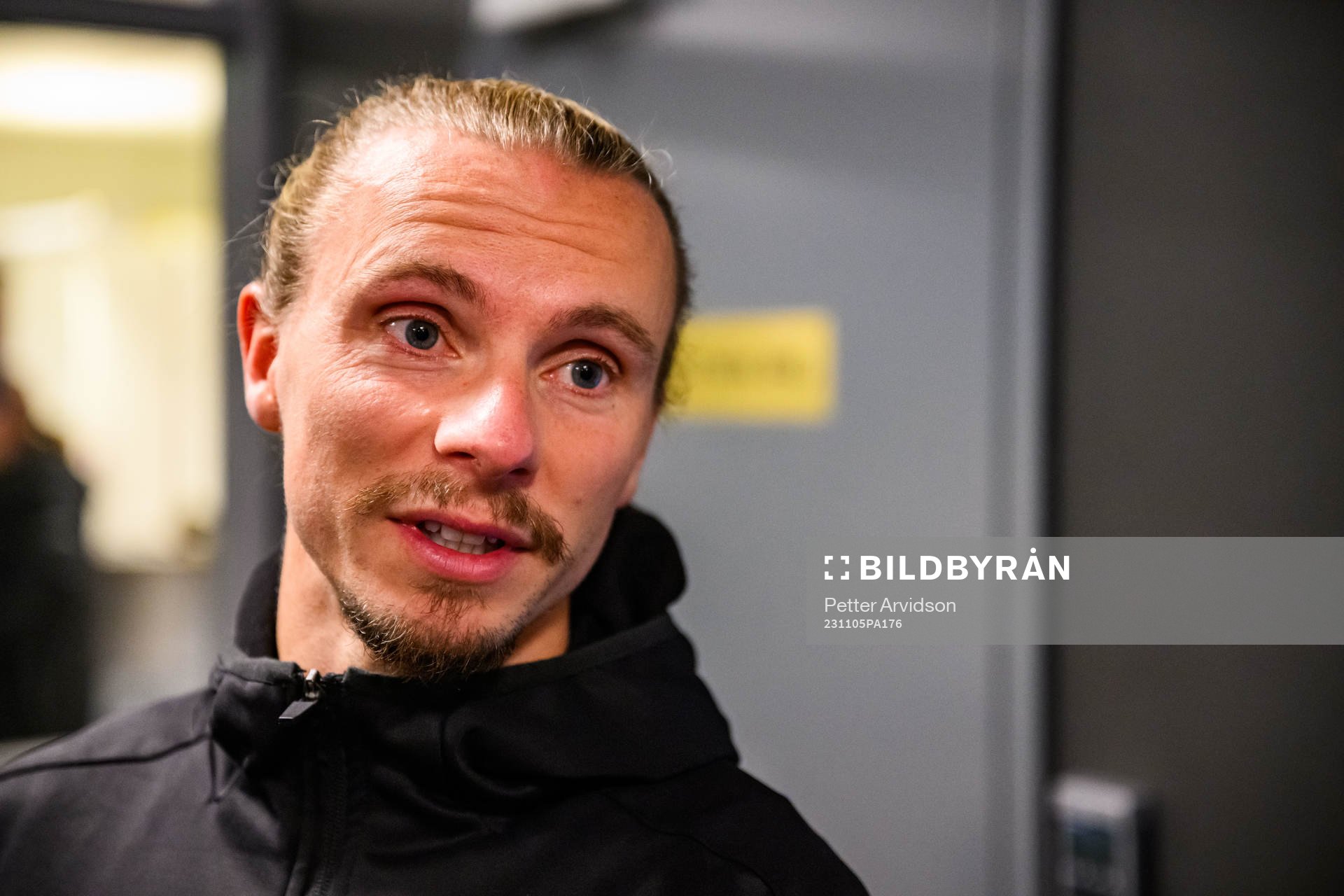 Elfsborgs Niklas Hult intervjuas efter fotbollsmatchen i Allsvenskan mellan Elfsborg och Degerfors den 5 november 2023 i Borås. 