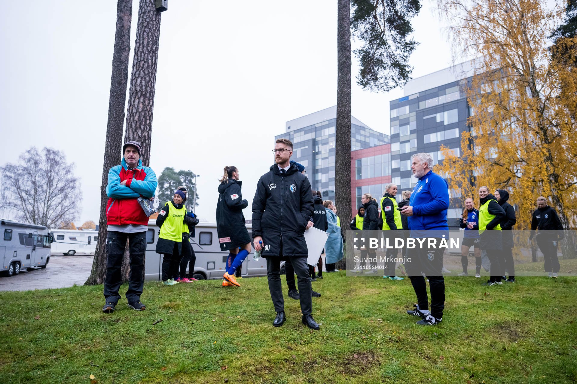 Växjö DFFs huvudtränare Olof Unogård utanför arenan p