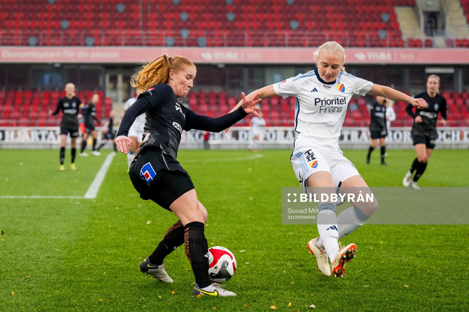 Växjö DFFs Tilde Johansson och Djurgårdens Stinalisa