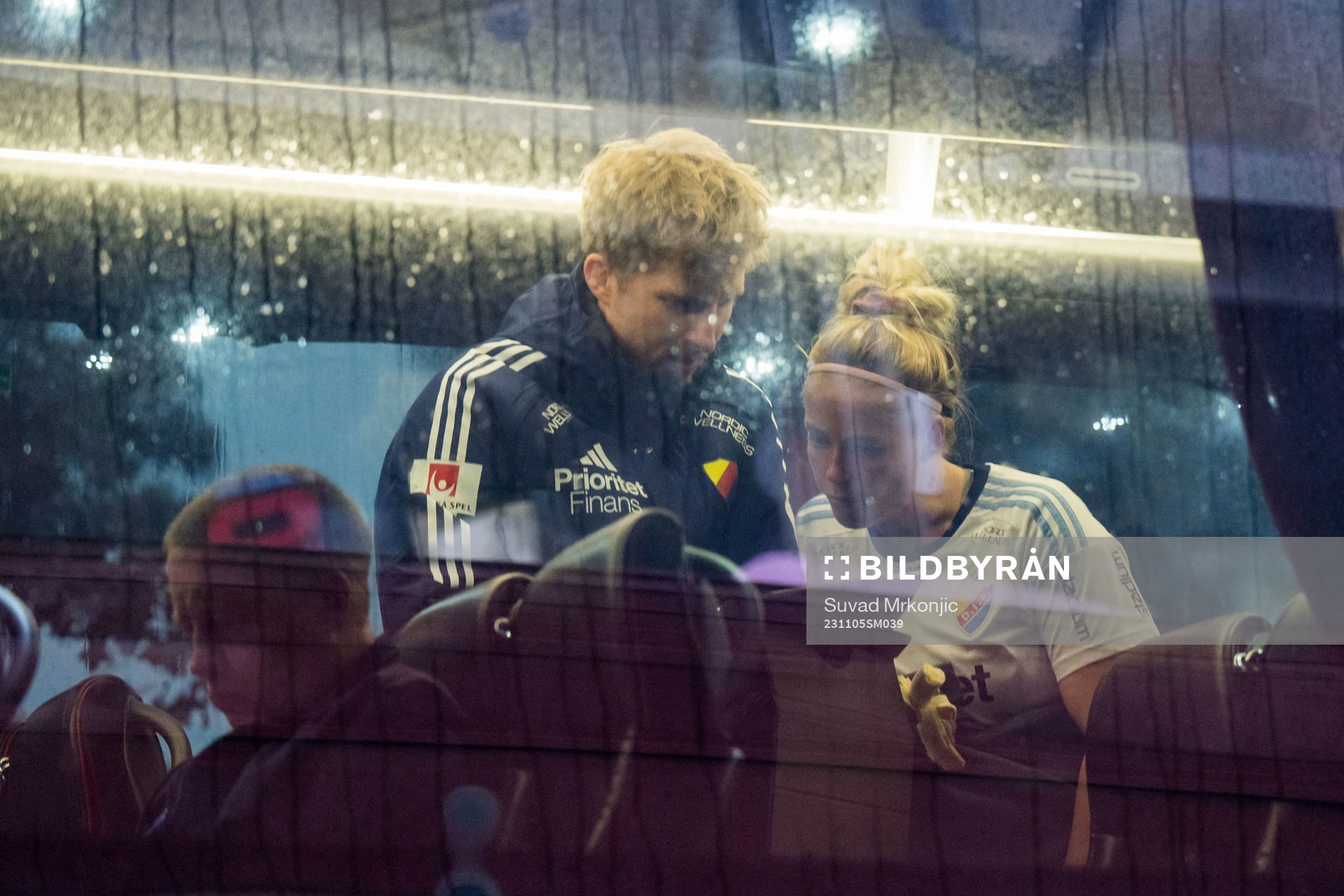 Djurgårdens spelare på bussen p g a brandlarm
