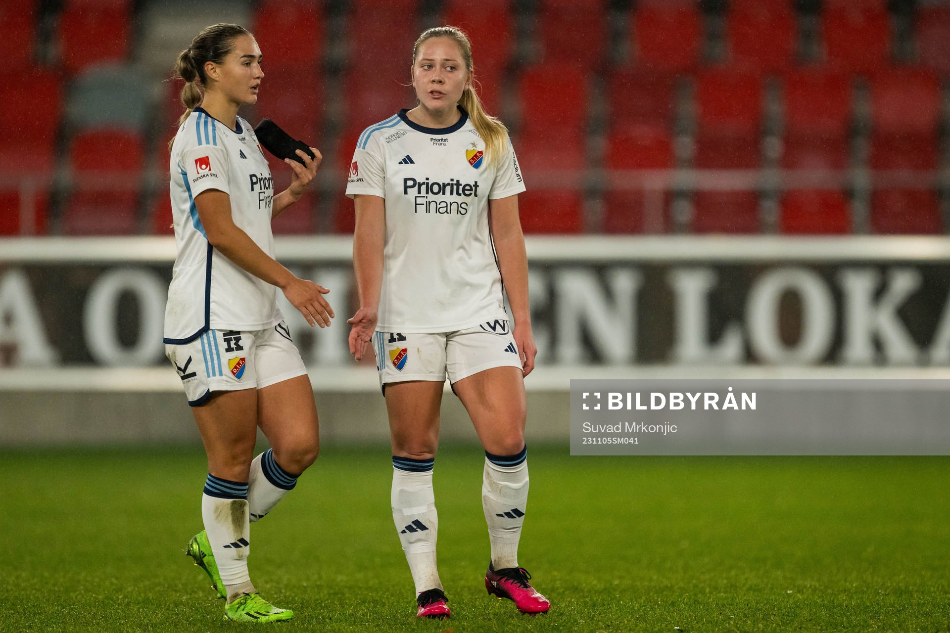 Djurgårdens Lova Lundin och Alice Bergström deppar