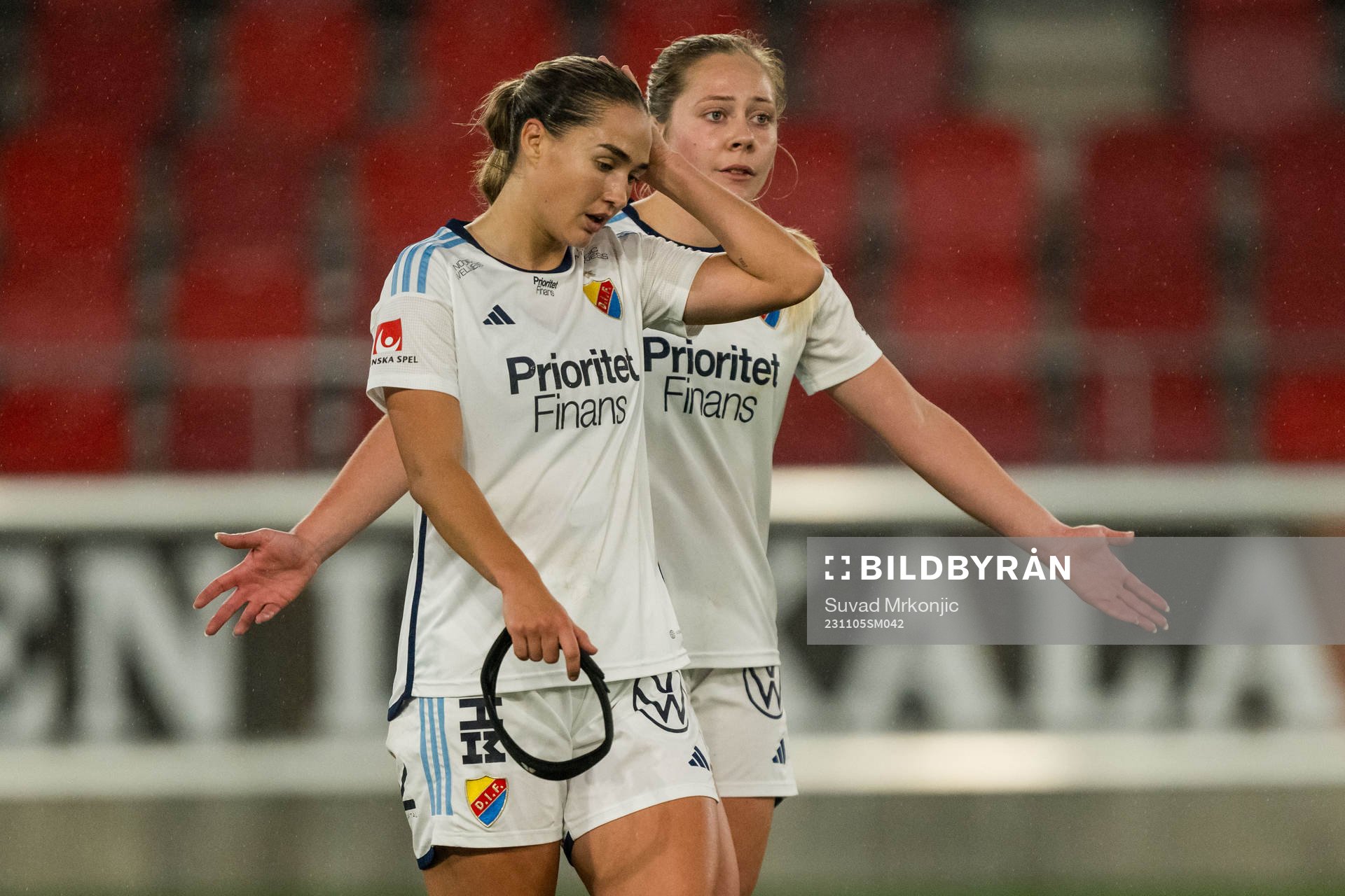 Djurgårdens Lova Lundin och Alice Bergström deppar