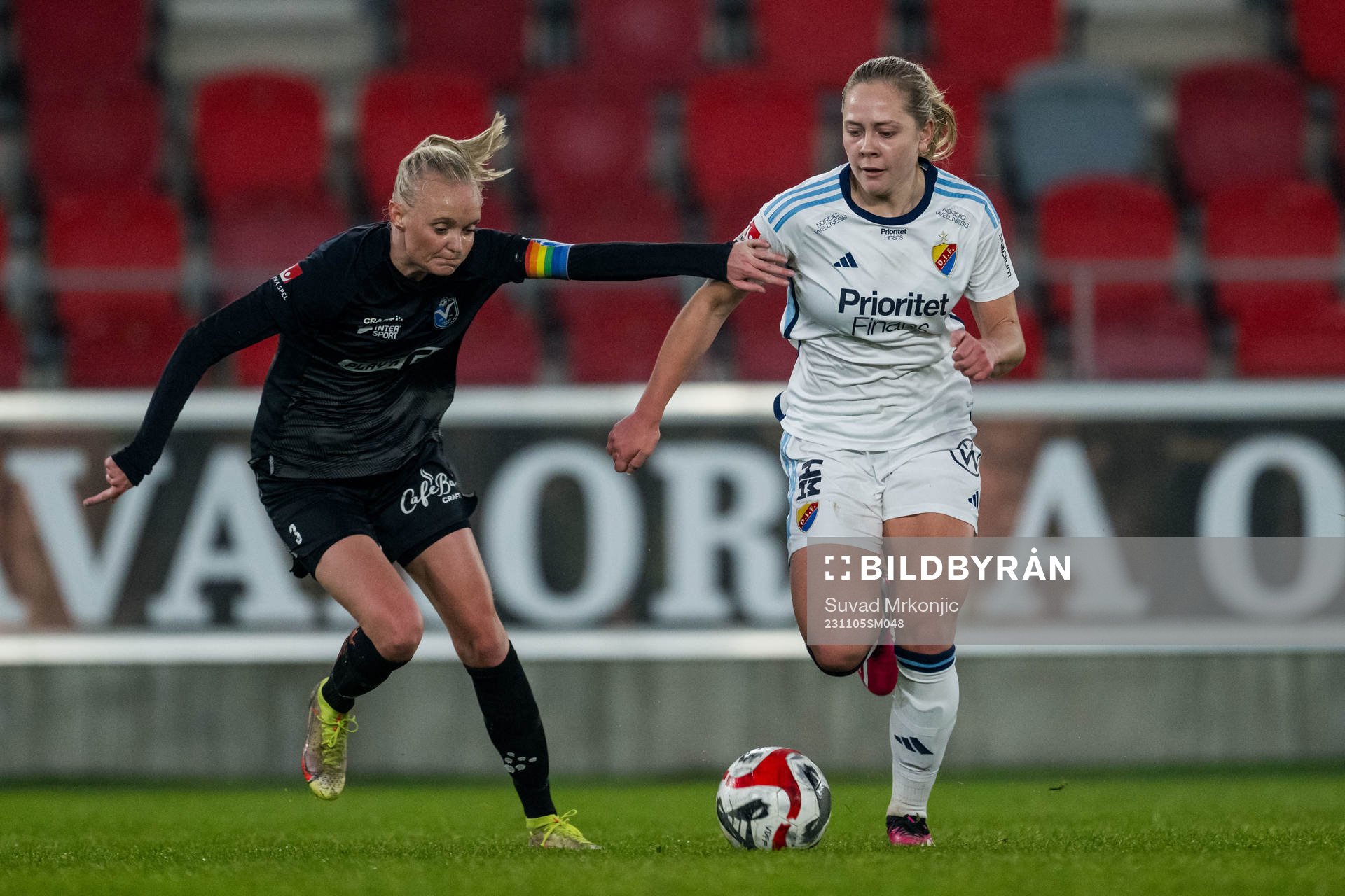 Växjö DFFs Emma Pennsäter och Djurgårdens Alice