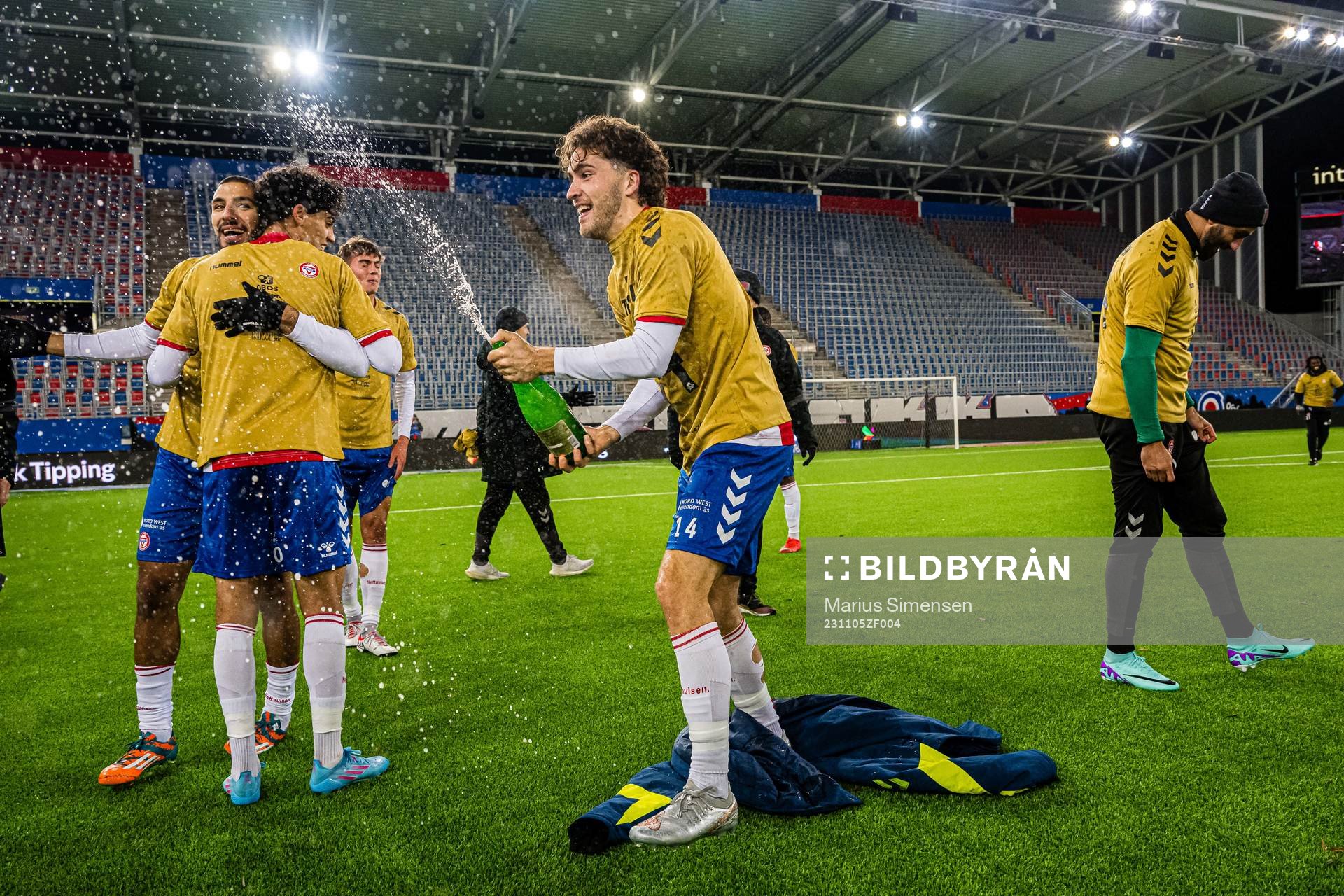 Håkon Helland Hoseth of KFUM celebrates promotion to the Eliteserien after the OBOS-ligaen match between KFUM and Skeid on November 5, 2023 in Oslo.