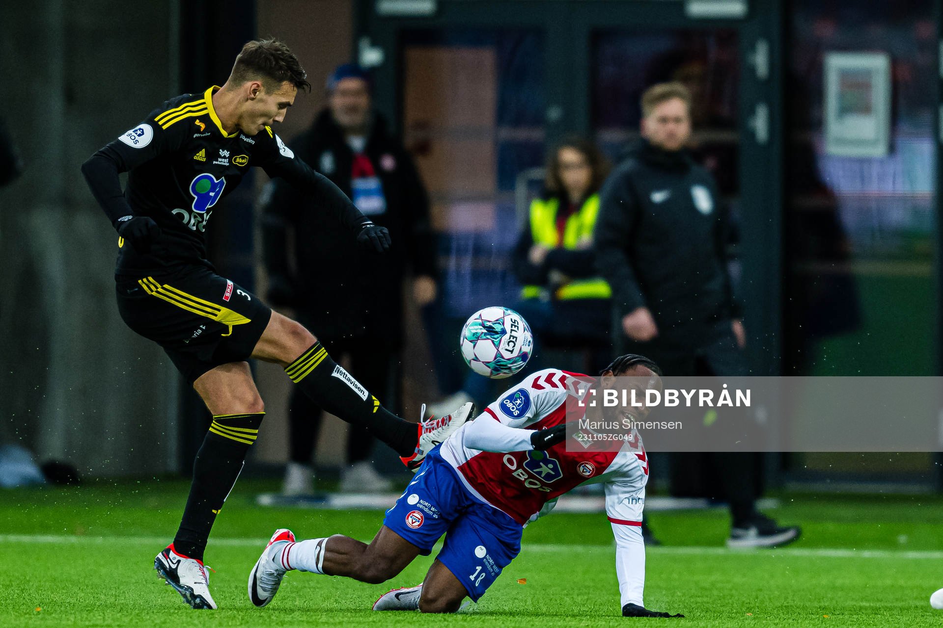 Fredrik Flo of Skeid and Obilor Denzel Okeke of KFUM