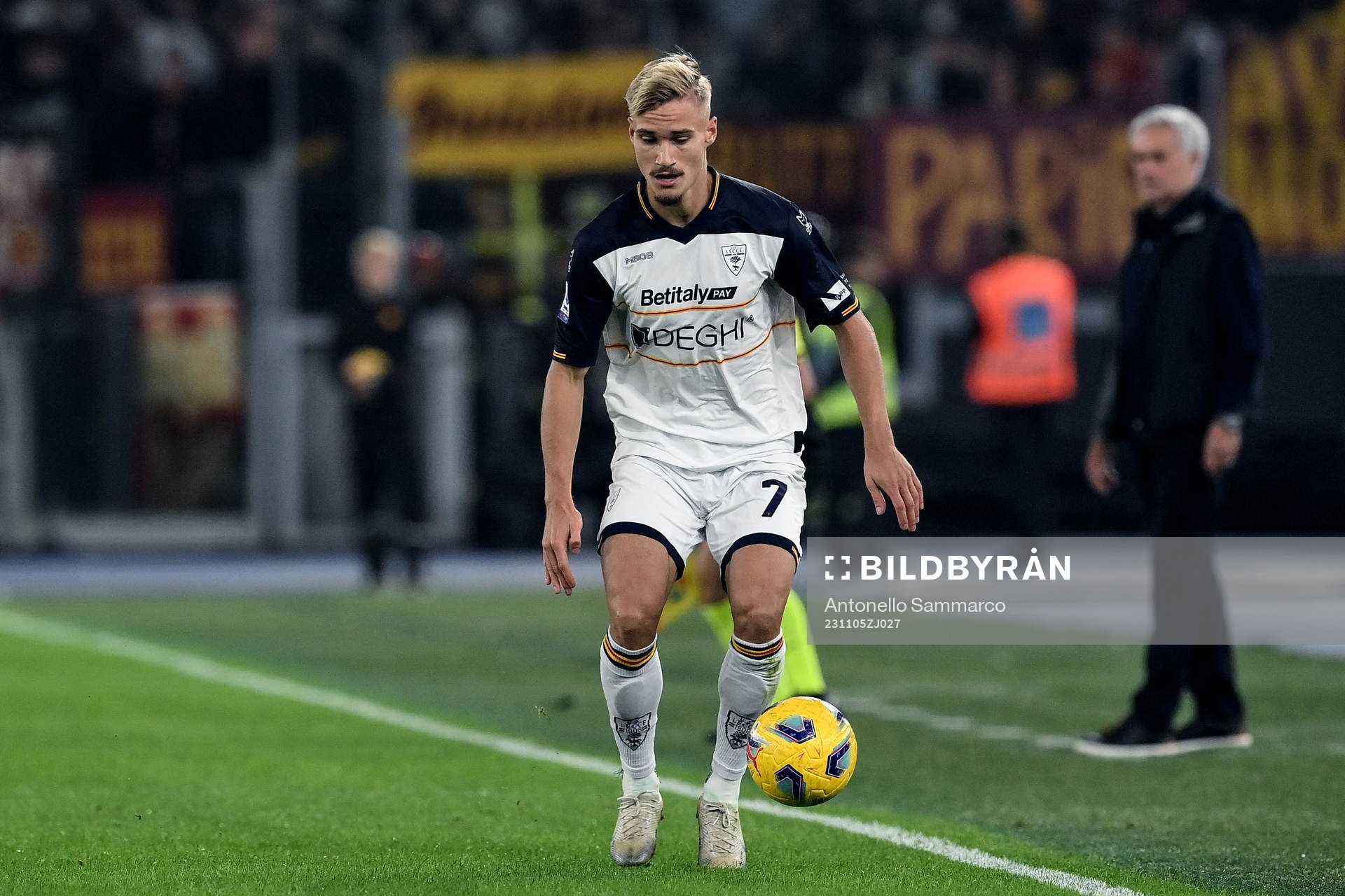 Lecces Pontus Almqvist under fotbollsmatchen i Serie A mellan Roma och Lecce den 5 november 2023 i Rom. 