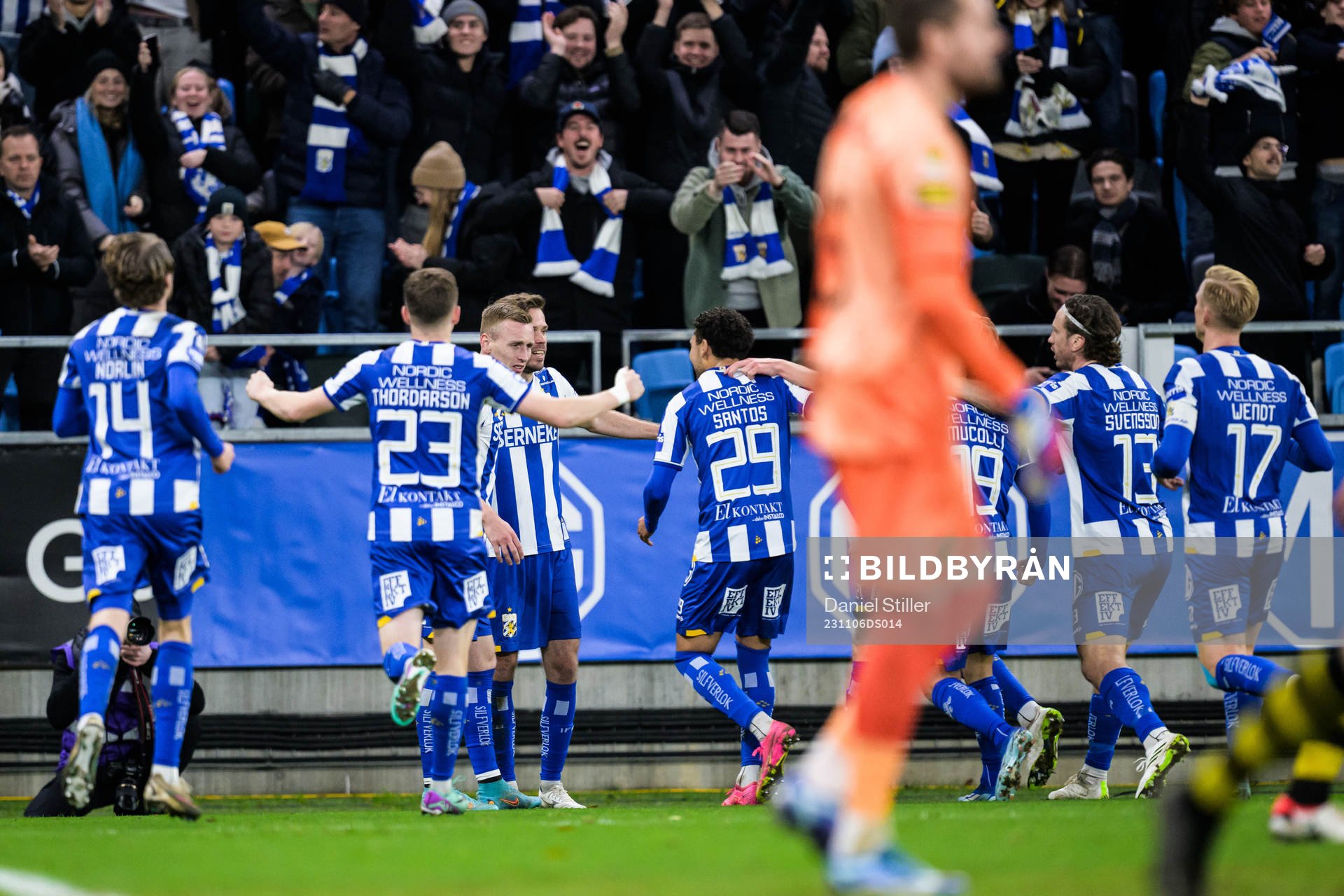 IFK Göteborgs Sebastian Ohlsson med jublar med lagkamrater
