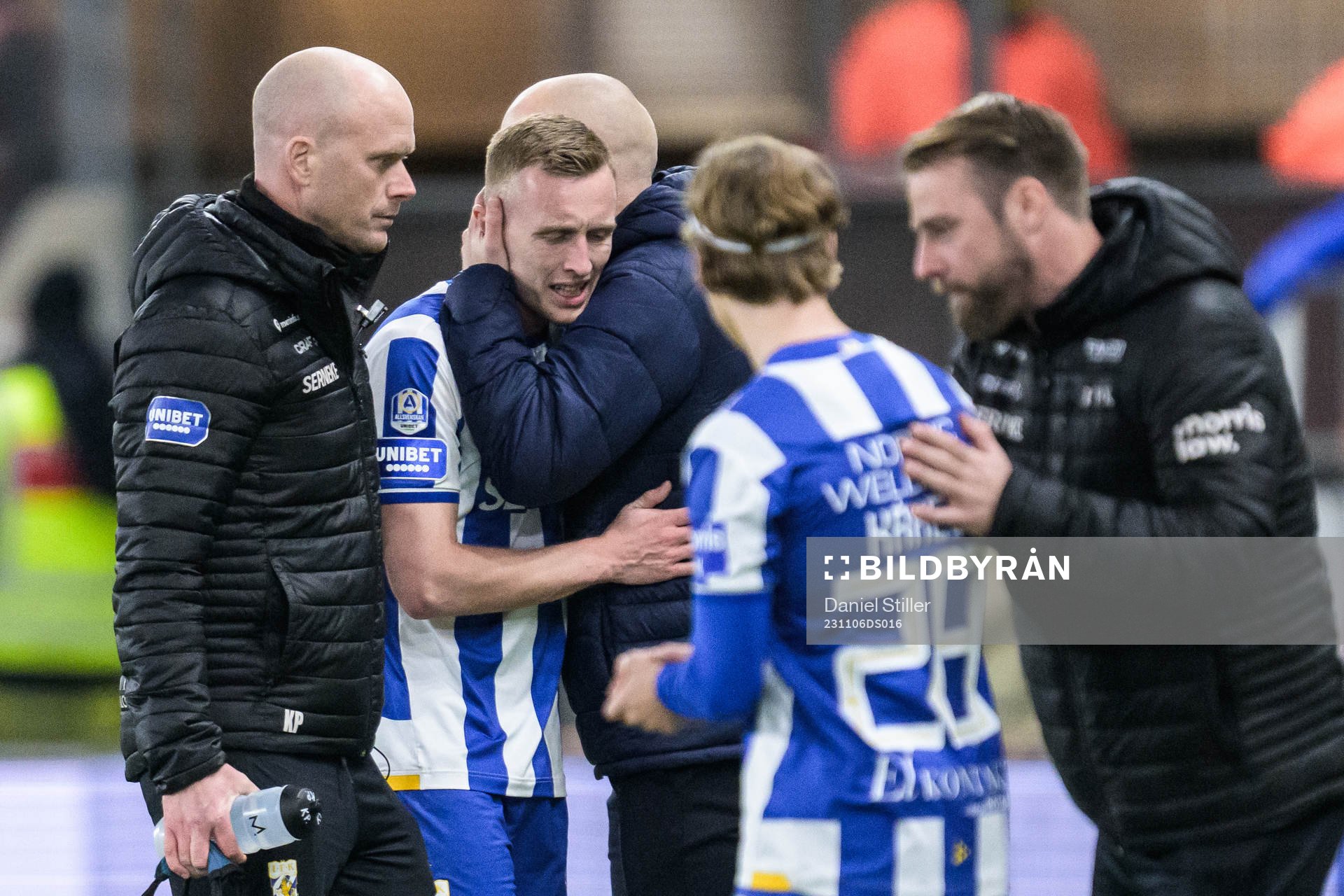 IFK Göteborgs Sebastian Ohlsson utgår och kramas om av