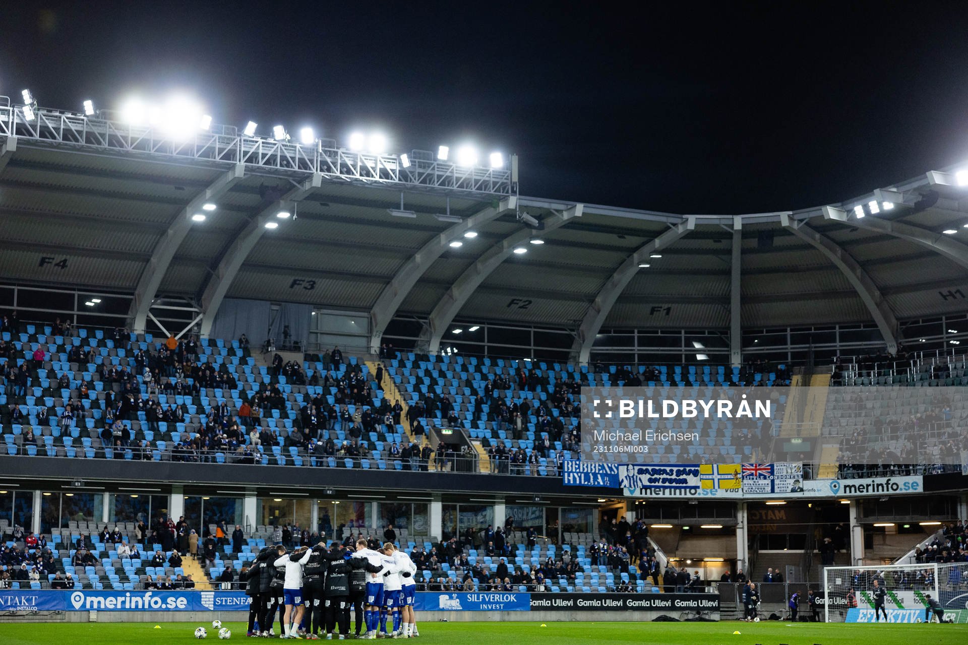 IFK Göteborgs spelare samlade innan fotbollsmatchen i