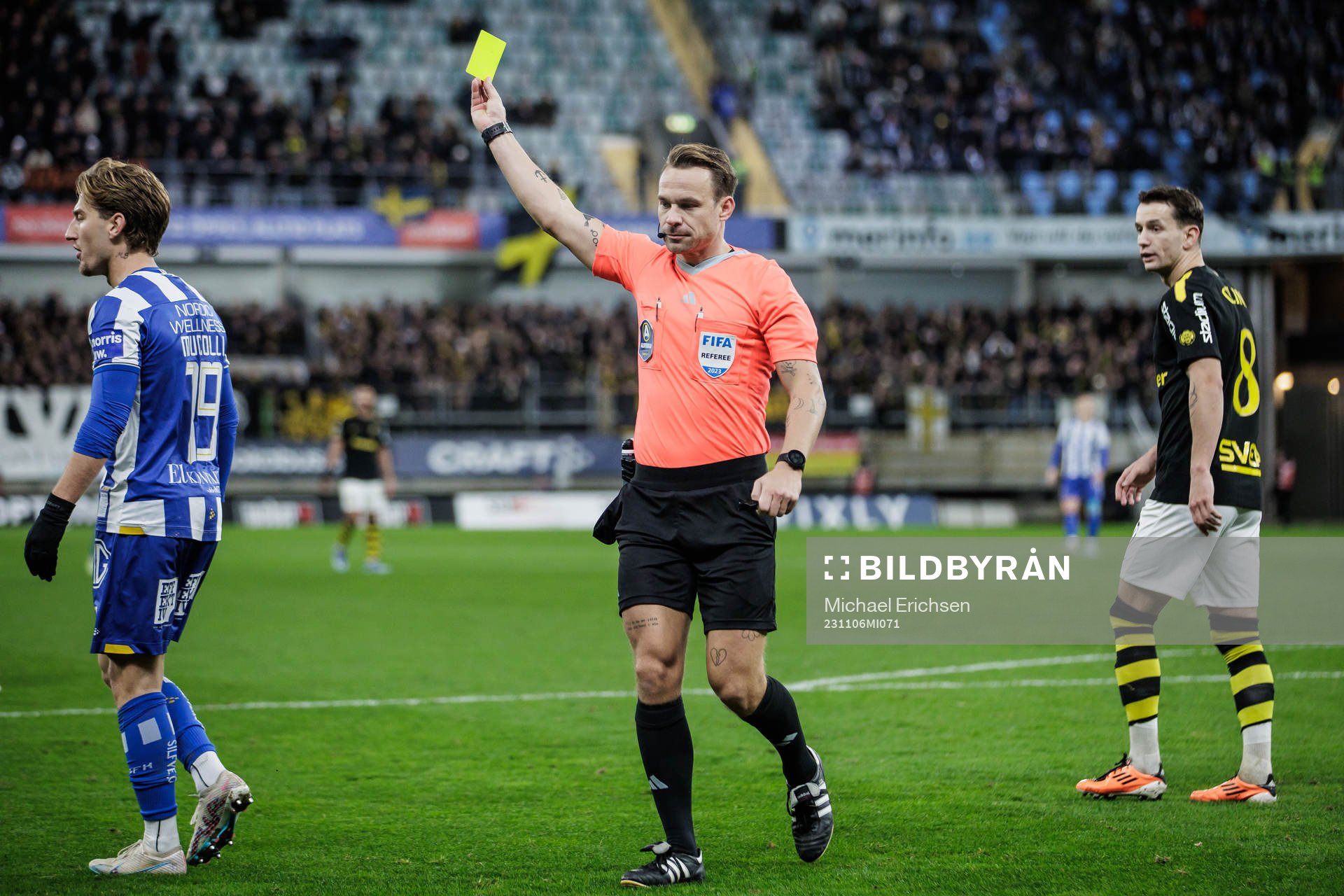 IFK Göteborgs Arbnor Mucolli tilldelas en varning av