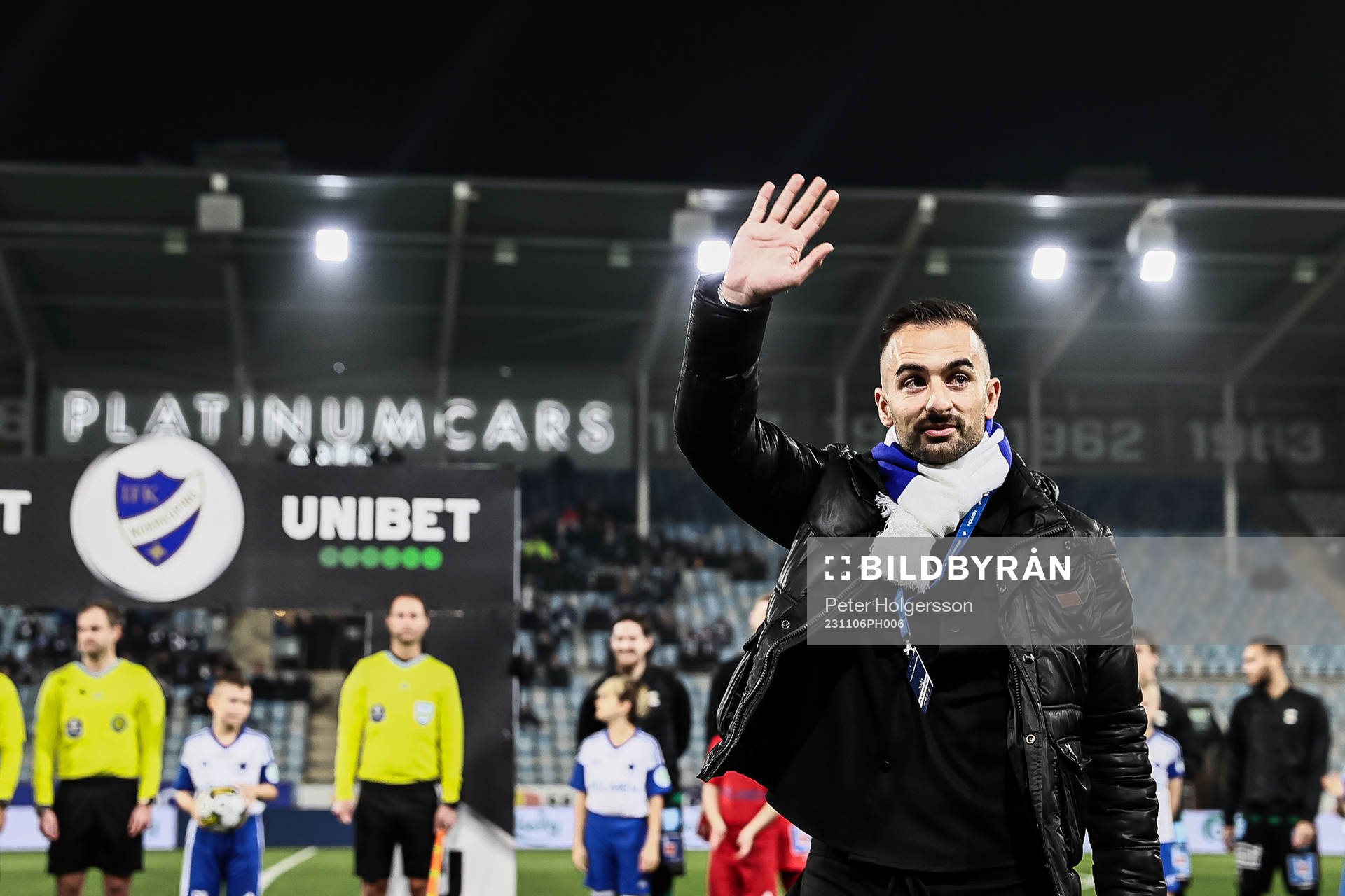 IFK Norrköpings Christopher Telo avtackas inför fotbollsmatchen i Allsvenskan mellan IFK Norrköping och Varberg den 6 november 2023 i Norrköping. 