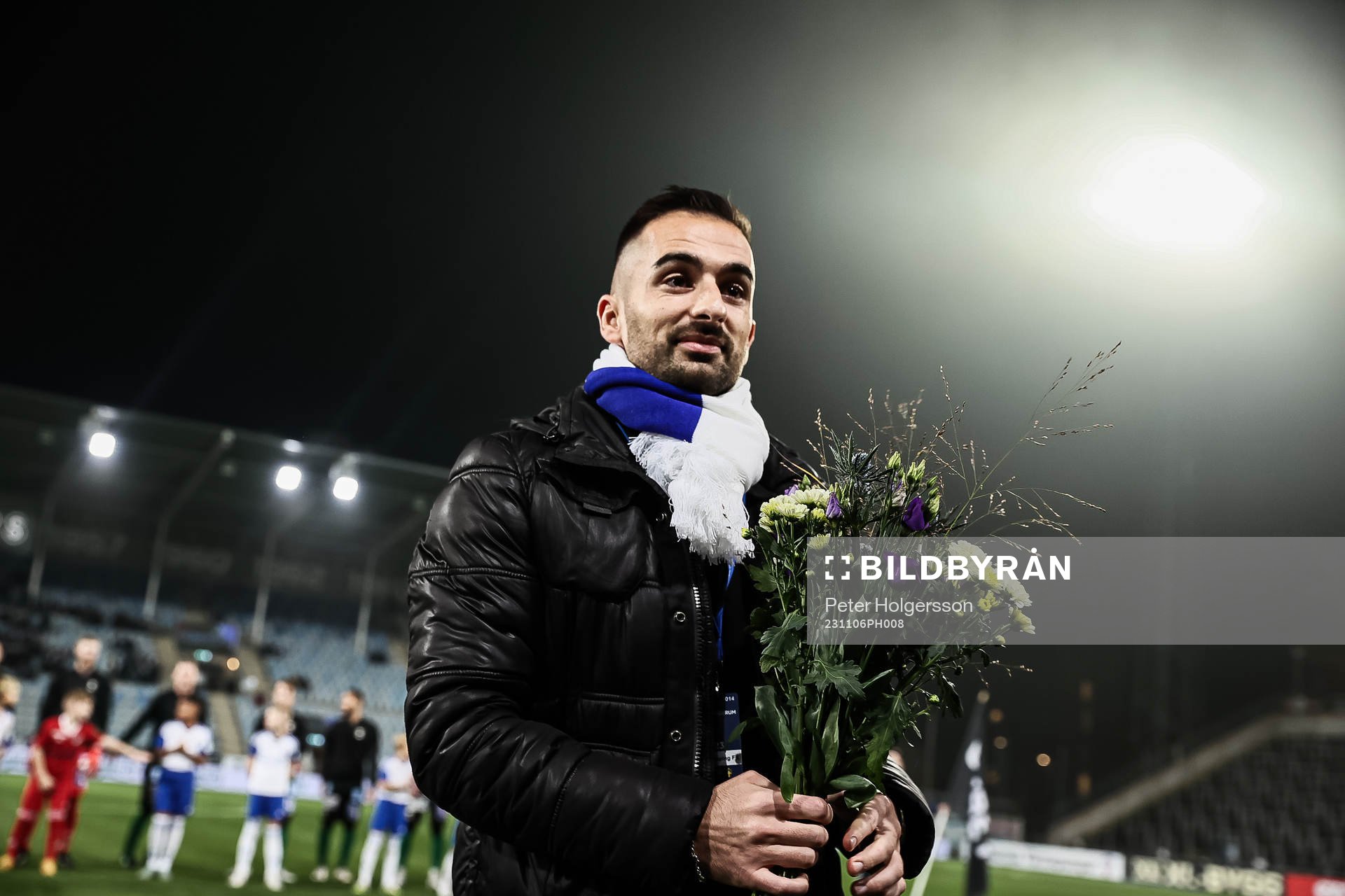 IFK Norrköpings Christopher Telo avtackas inför fotbollsmatchen i Allsvenskan mellan IFK Norrköping och Varberg den 6 november 2023 i Norrköping.