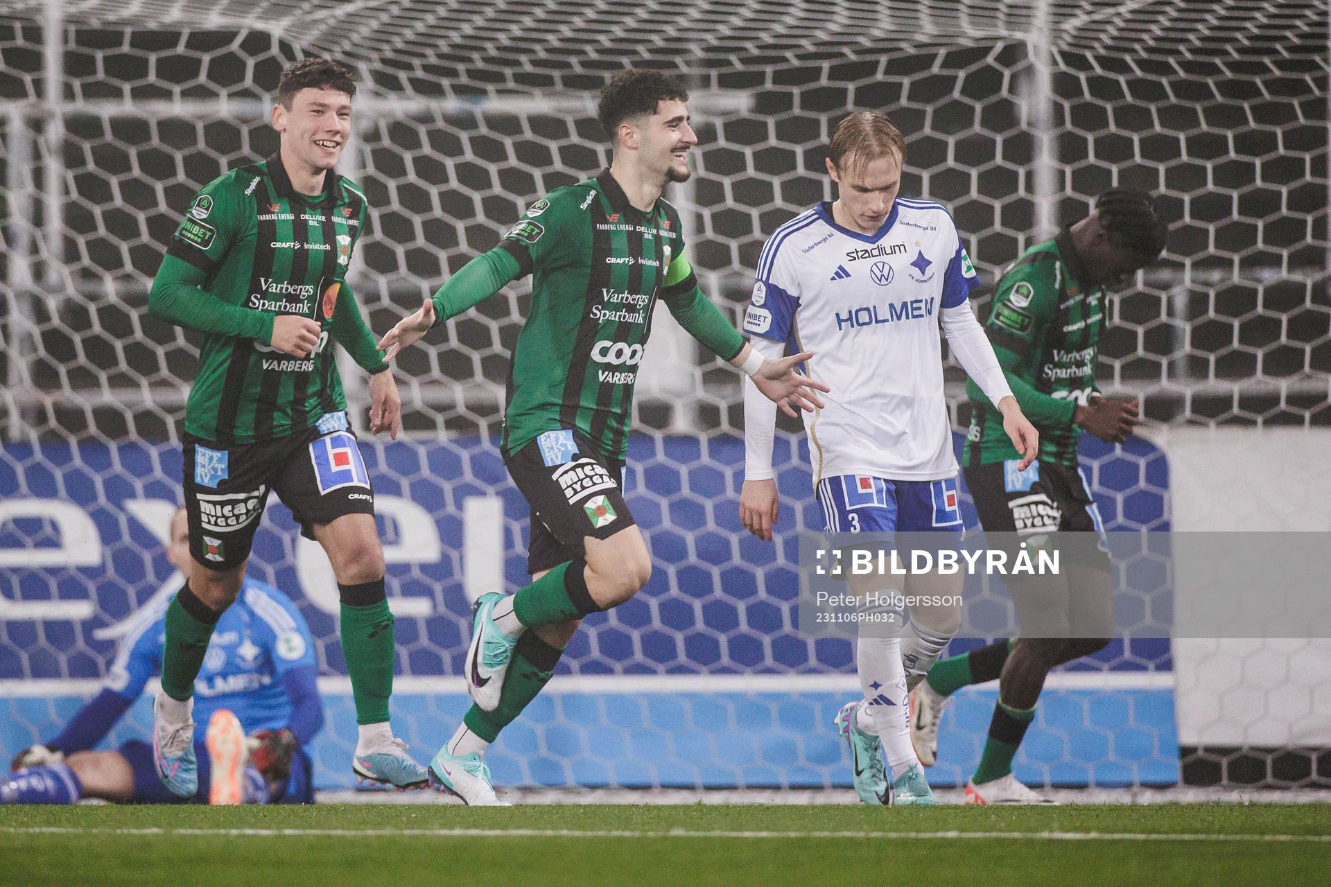 Varbergs Mads Borchers jublar efter 0-3 under fotbollsmatchen i Allsvenskan mellan IFK Norrköping och Varberg den 6 november 2023 i Norrköping.