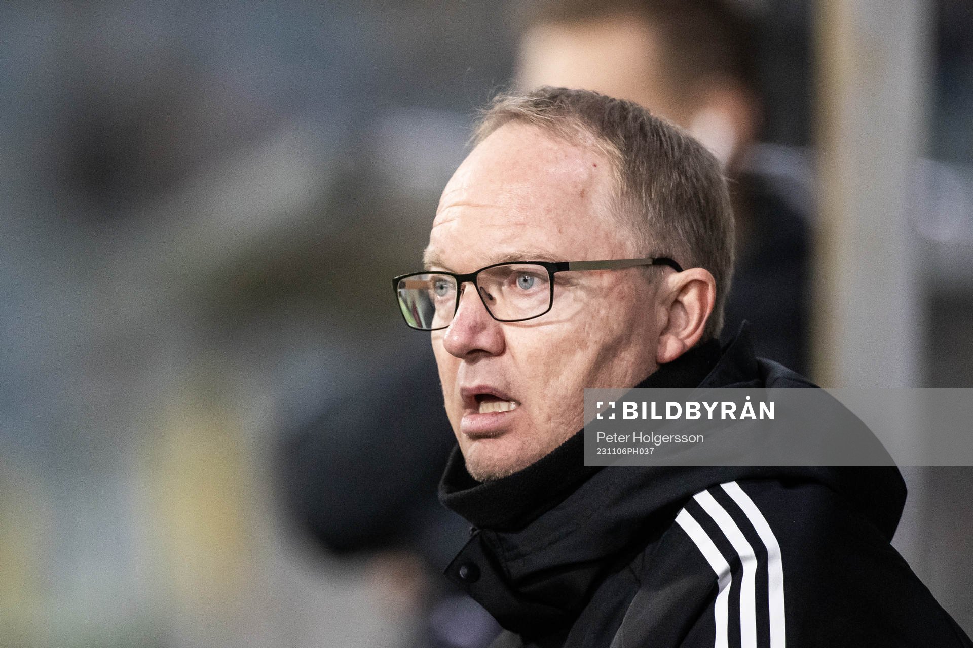 IFK Norrköpings tränare Glen Riddersholm under fotbollsmatchen i Allsvenskan mellan IFK Norrköping och Varberg den 6 november 2023 i Norrköping. 