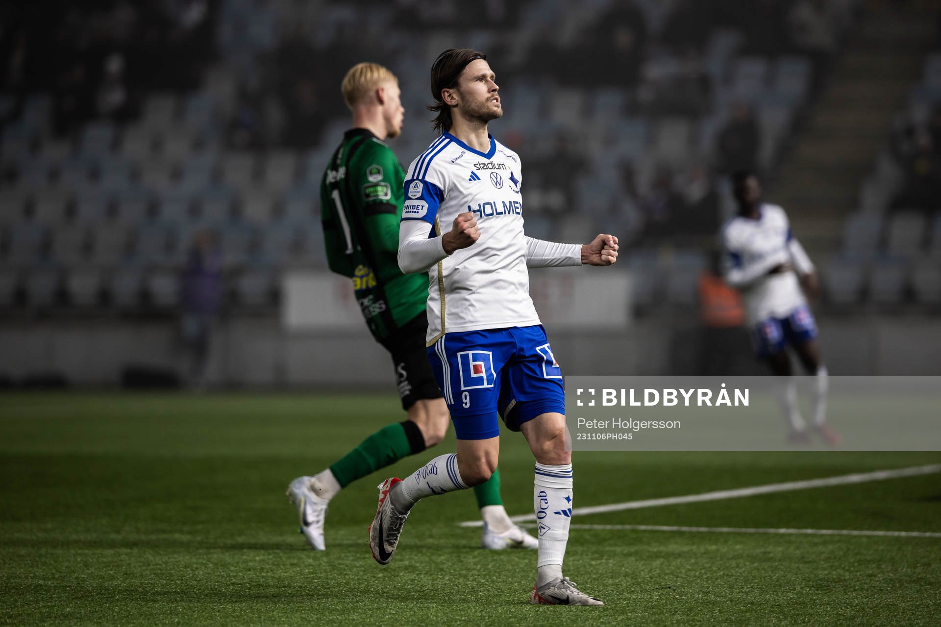 IFK Norrköpings Arnor Traustason jublar efter 3-2 under fotbollsmatchen i Allsvenskan mellan IFK Norrköping och Varberg den 6 november 2023 i Norrköping.