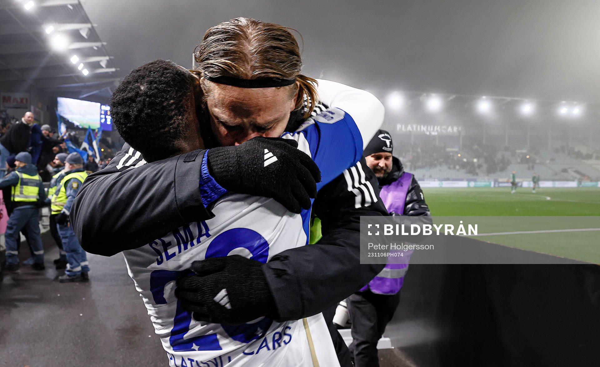 IFK Norrköpings Maic Sema jublar med en rörd Christoffer