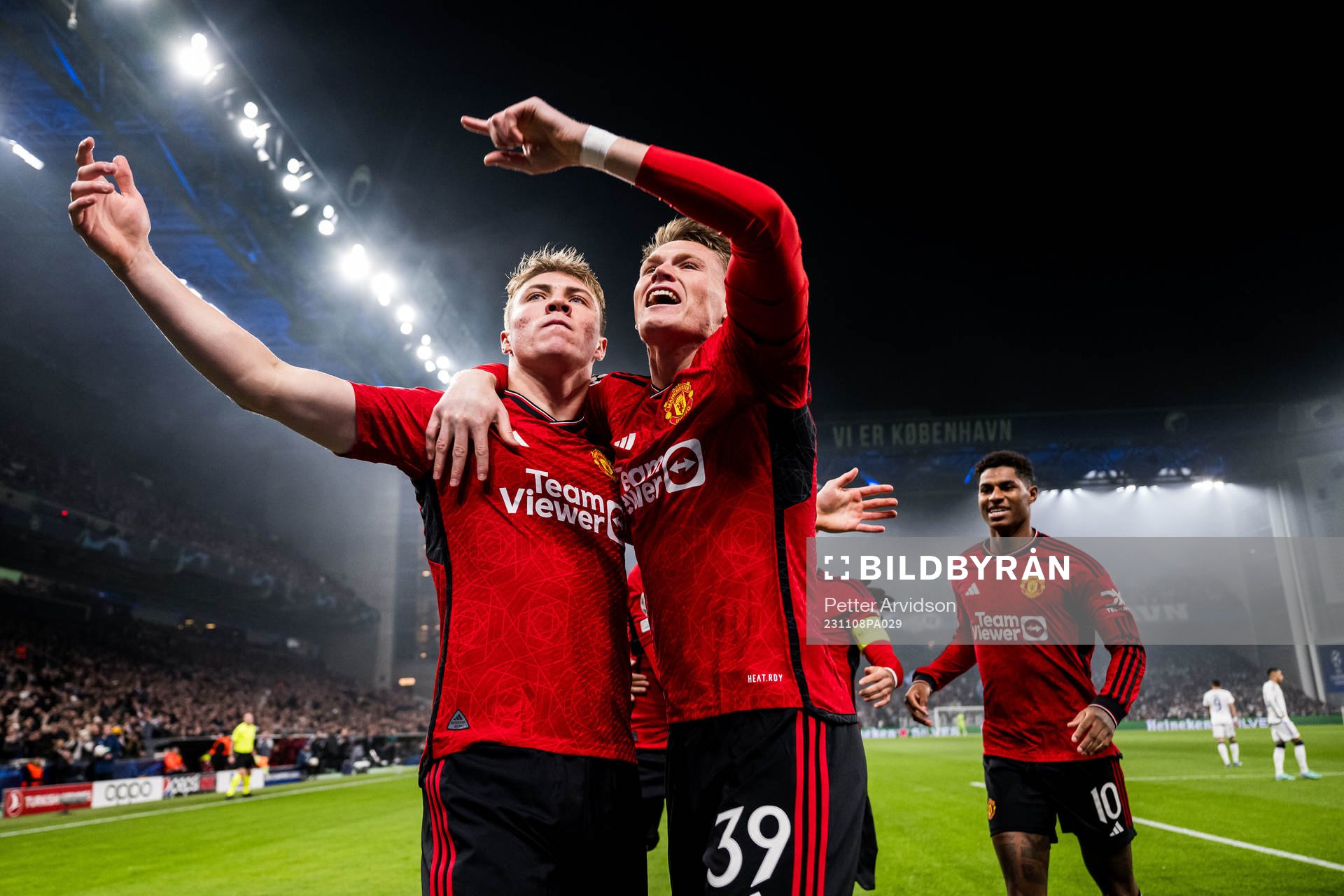 Rasmus Højlund and Scott McTominay of Manchester United