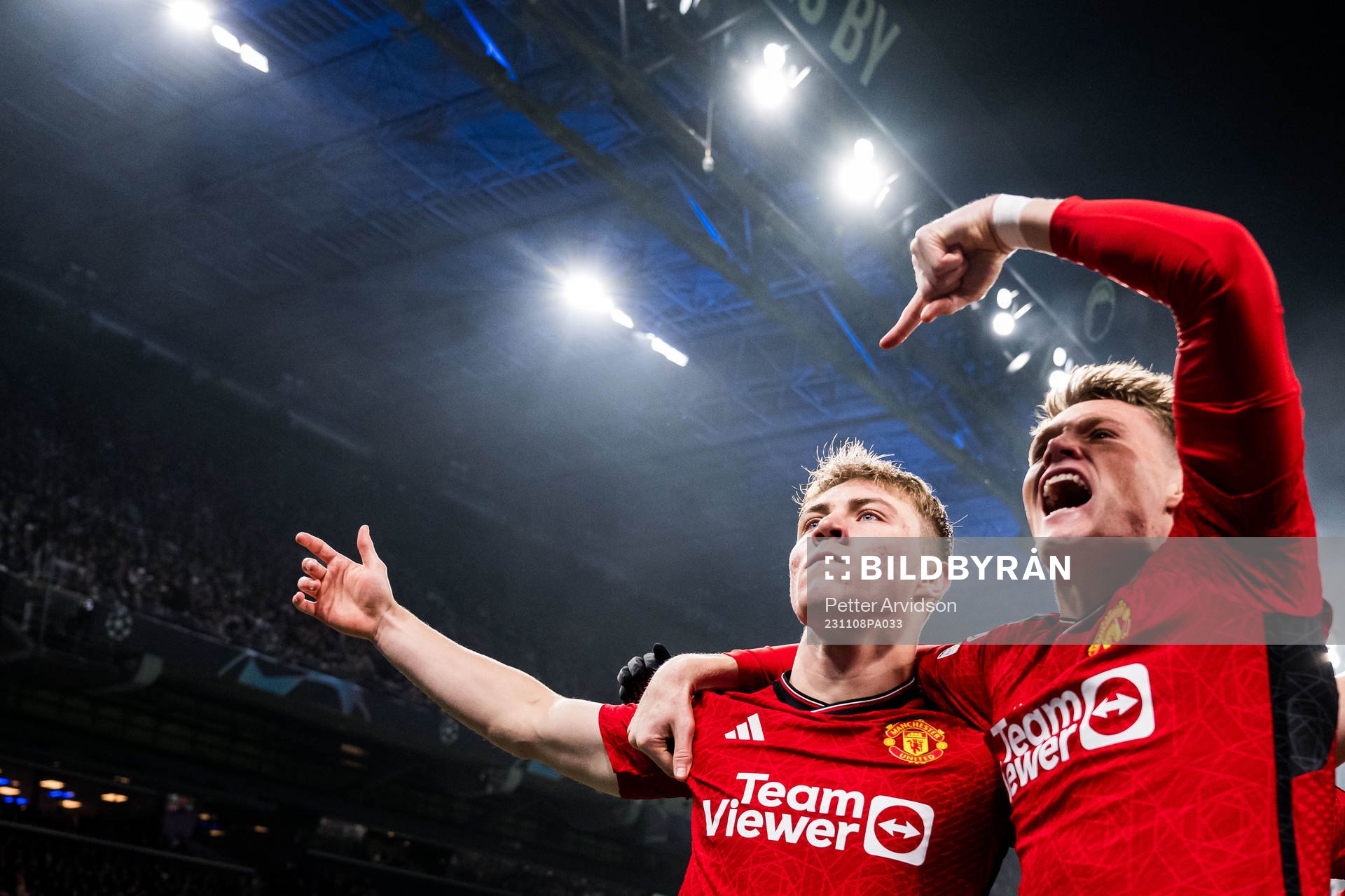 Rasmus Højlund and Scott McTominay of Manchester United
