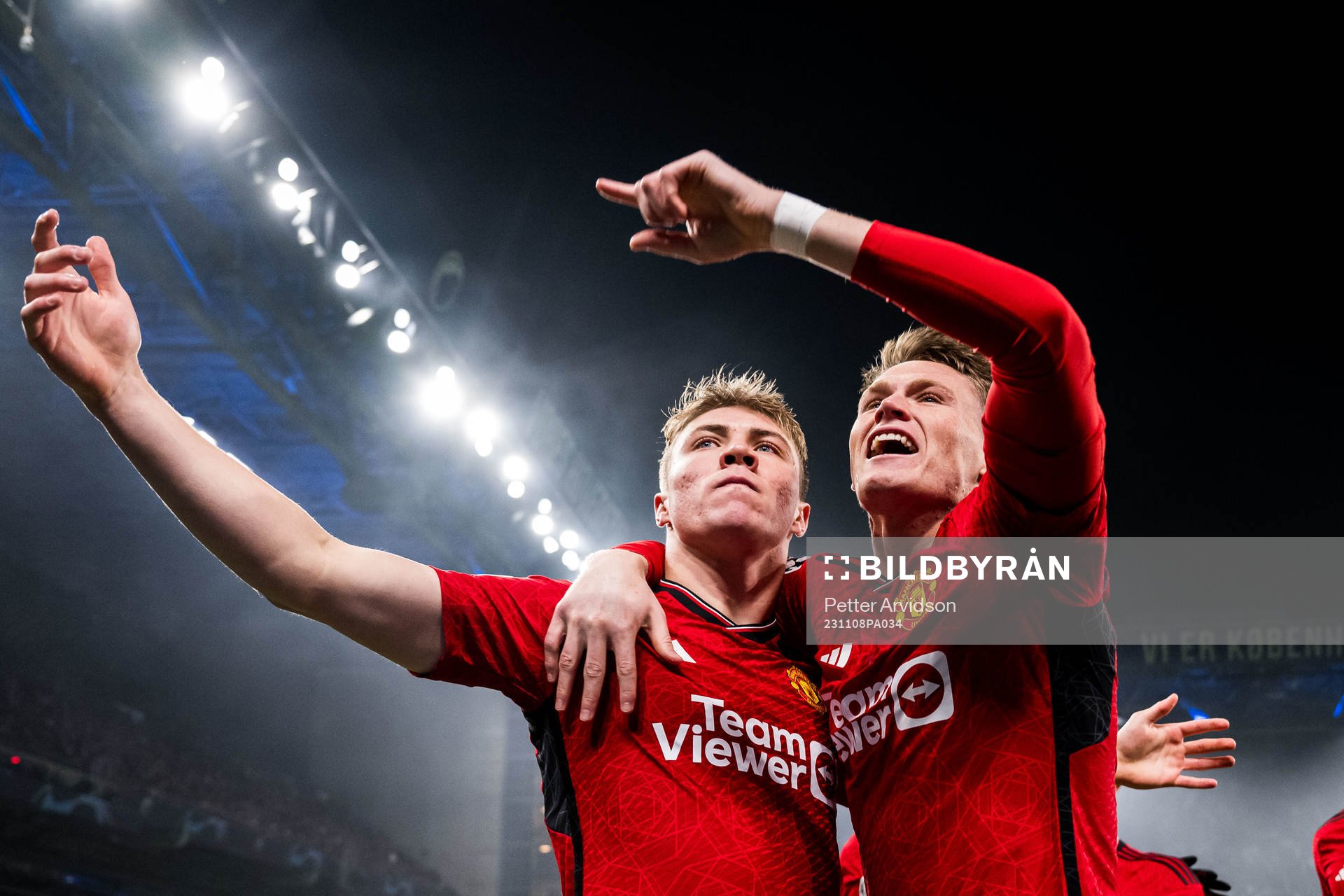 Rasmus Højlund and Scott McTominay of Manchester United