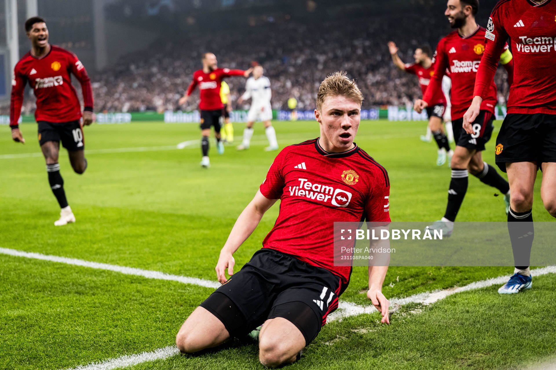 Rasmus Højlund of Manchester United celebrates