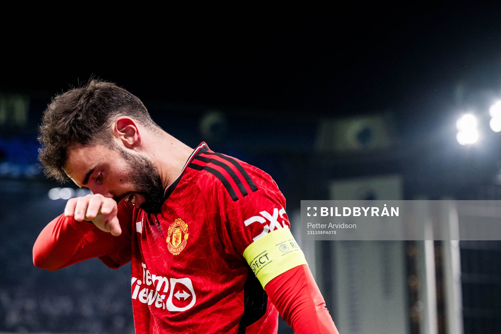 Bruno Fernandes of Manchester United looks dejected