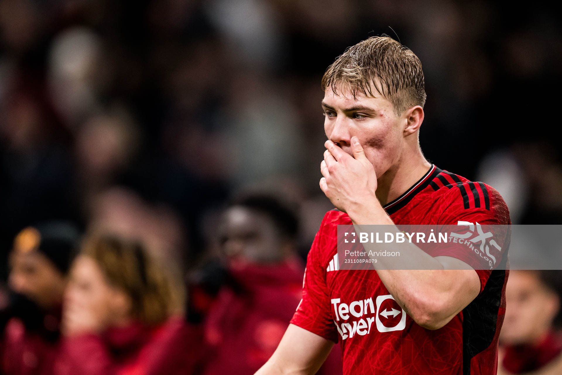 Rasmus Højlund of Manchester United looks dejected