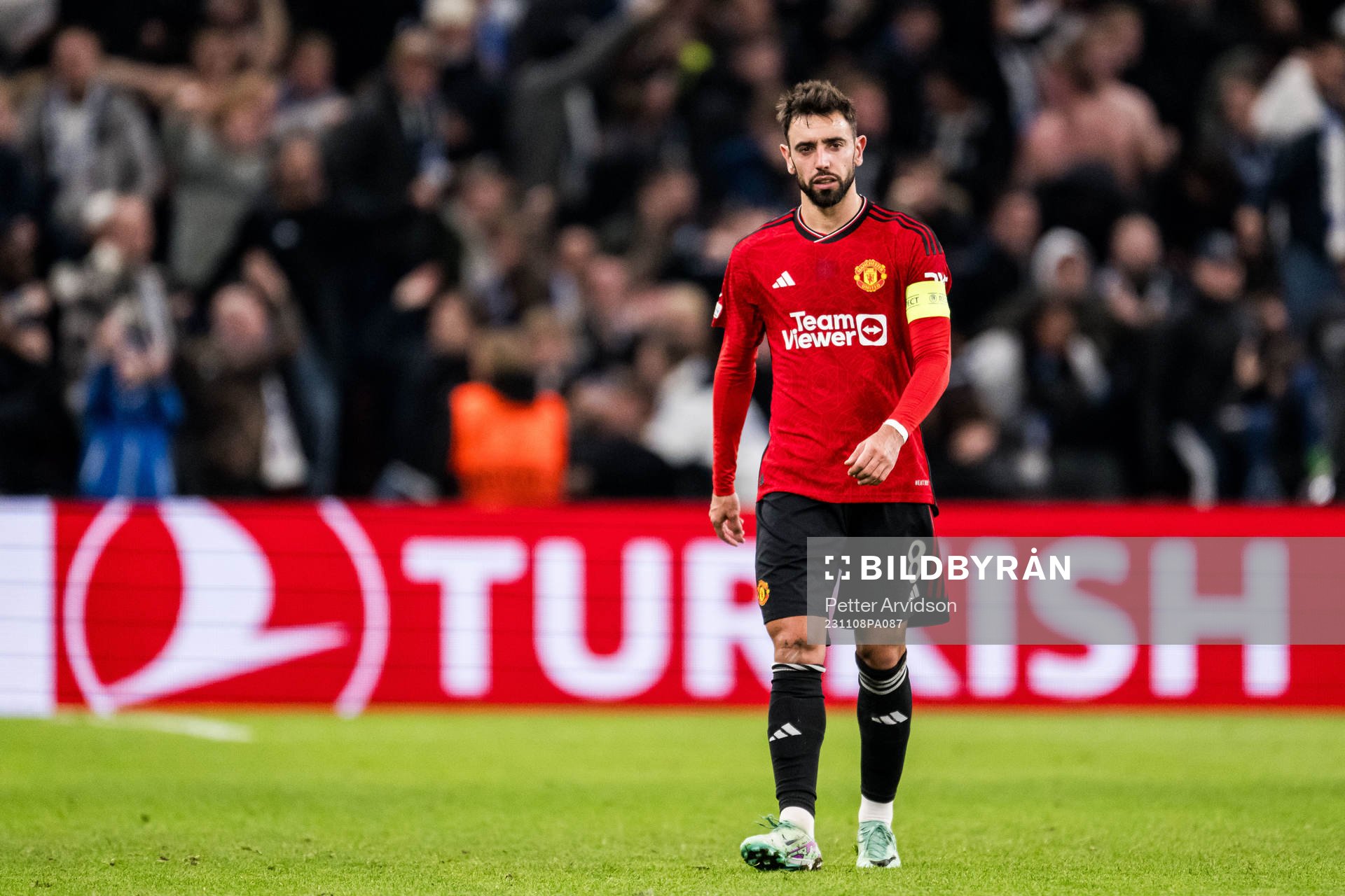 Bruno Fernandes of Manchester United looks dejected