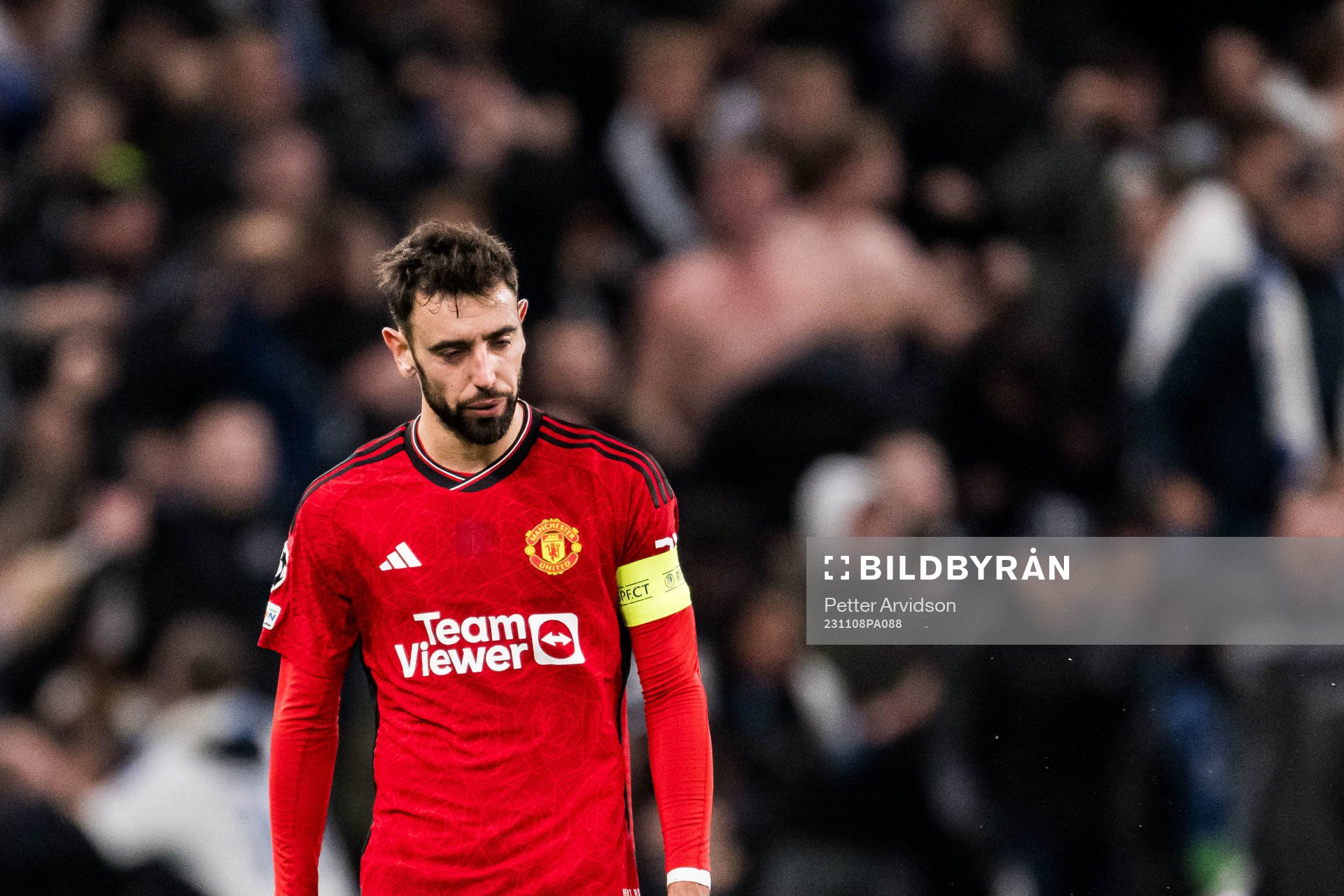 Bruno Fernandes of Manchester United looks dejected