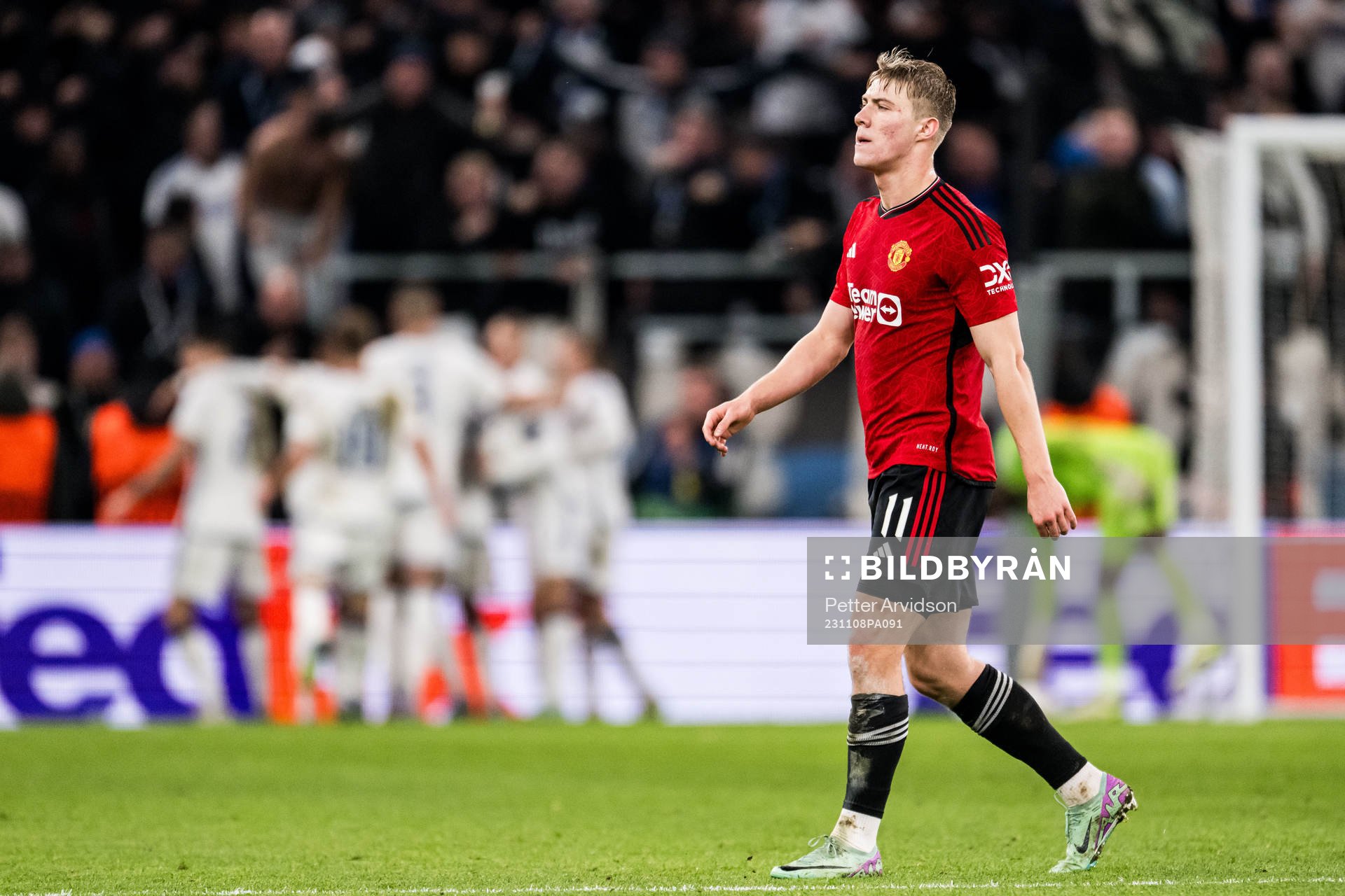 Rasmus Højlund of Manchester United looks dejected