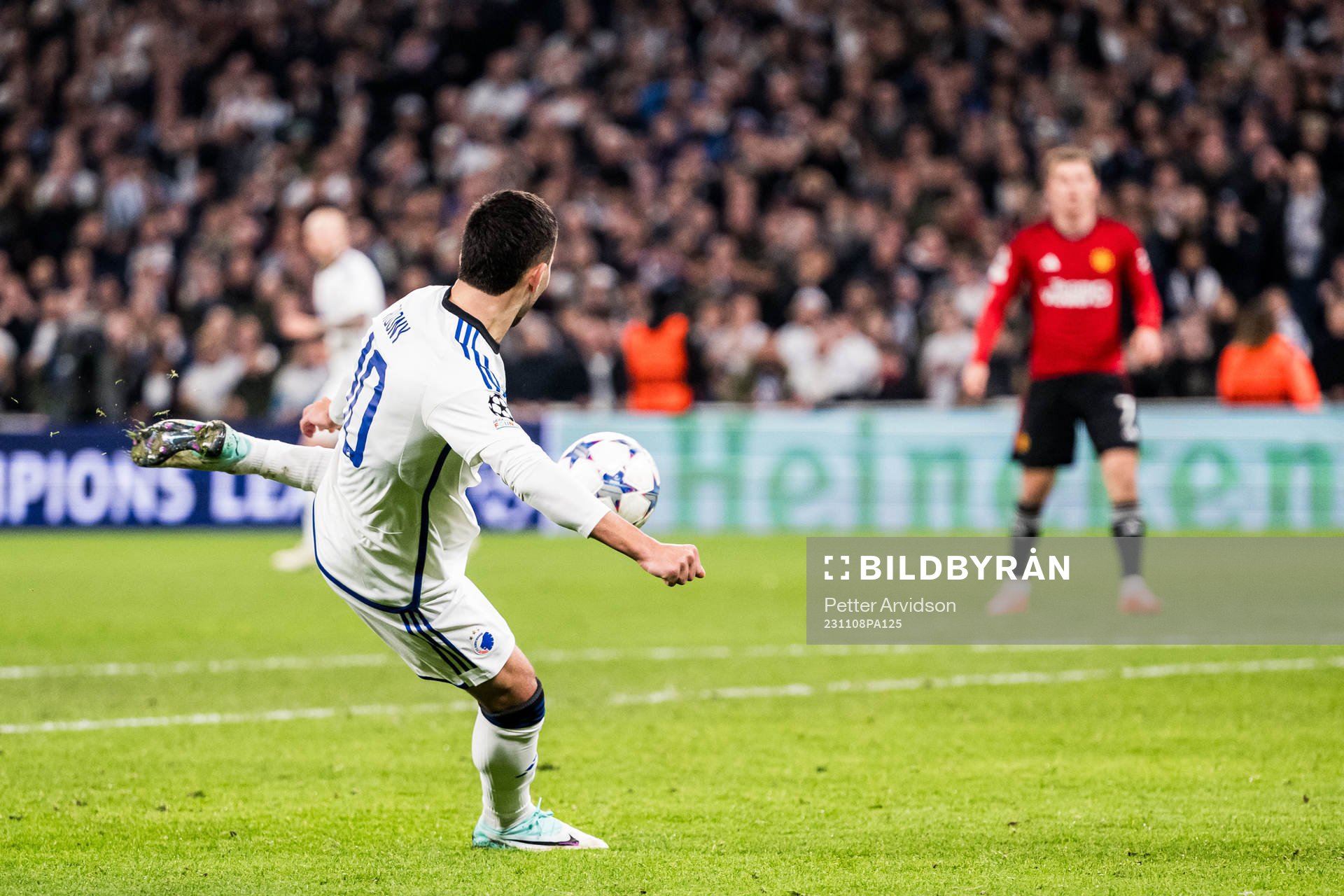 Roony Bardghji of FC Copenhagen scores the 4-3 goal