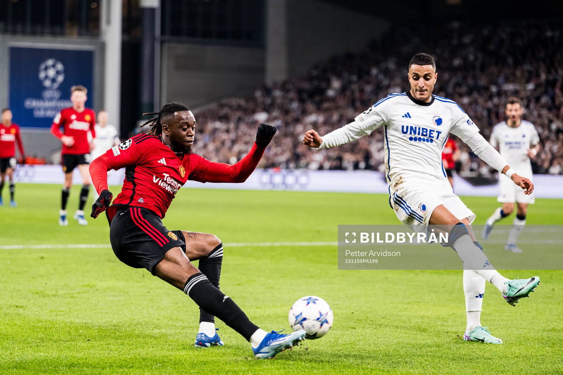 Aaron Wan-Bissaka of Manchester United and Elias Achouri of