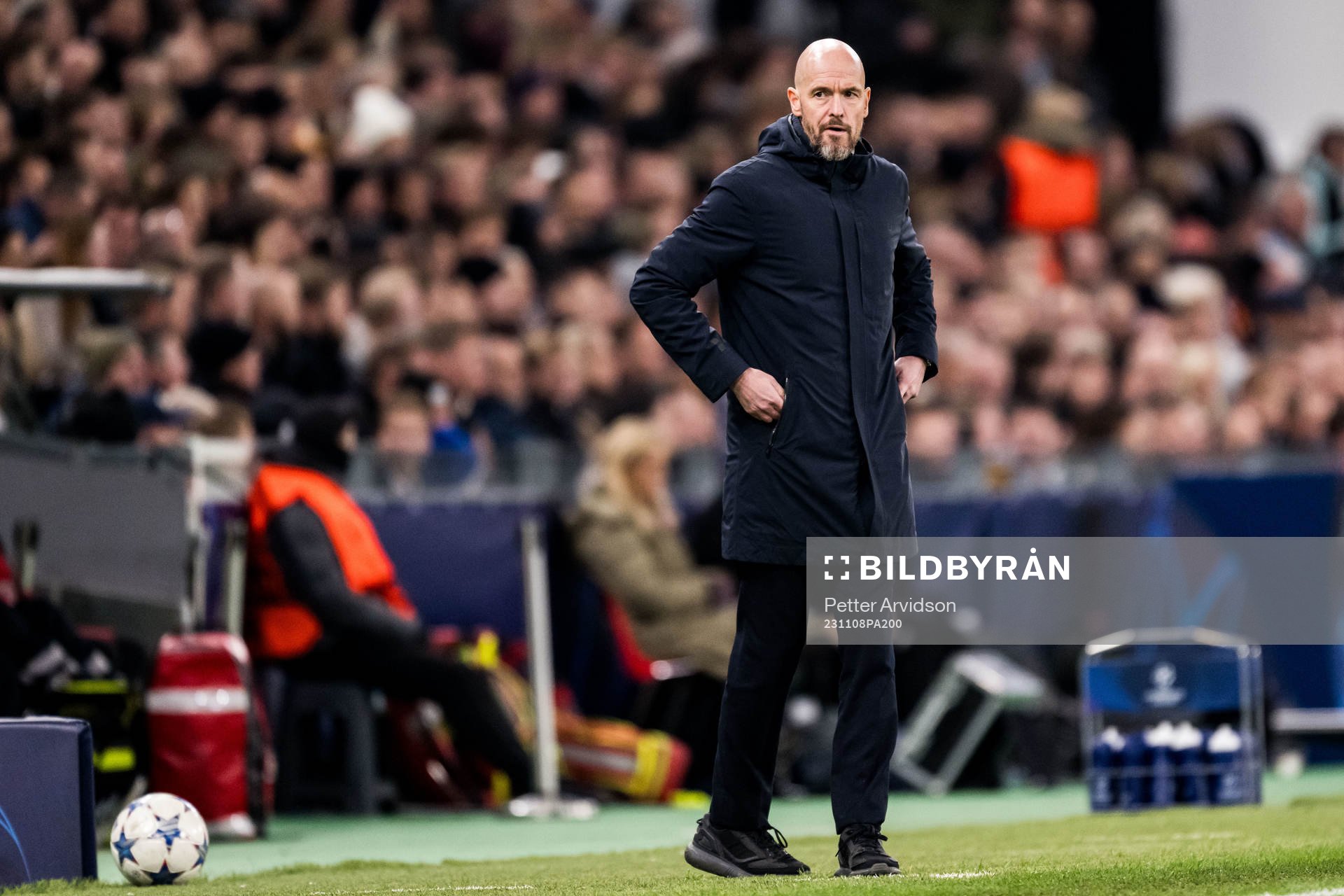 Head coach Erik ten Hag of Manchester United looks dejected