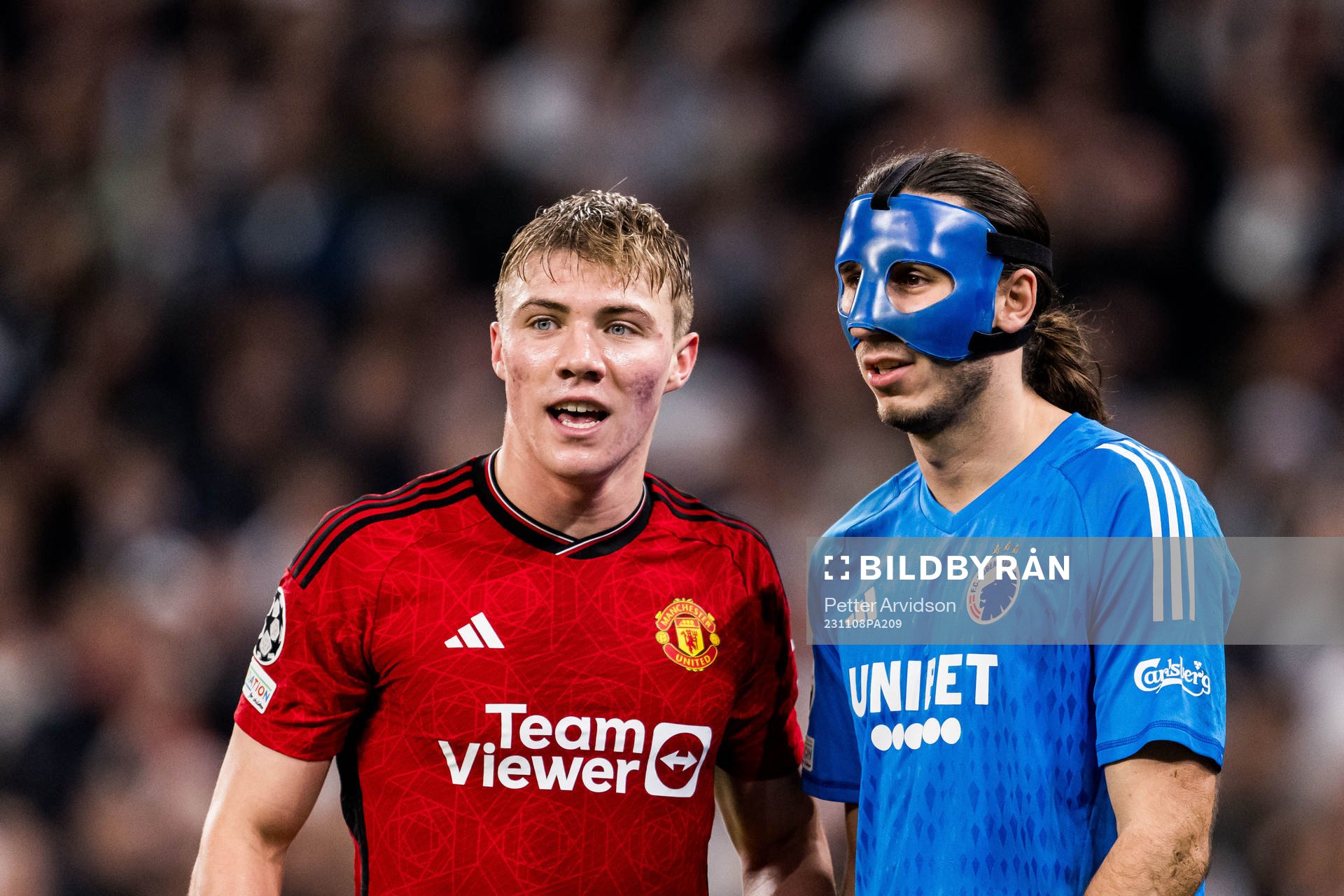 Rasmus Højlund of Manchester United and goalkeeper Kamil