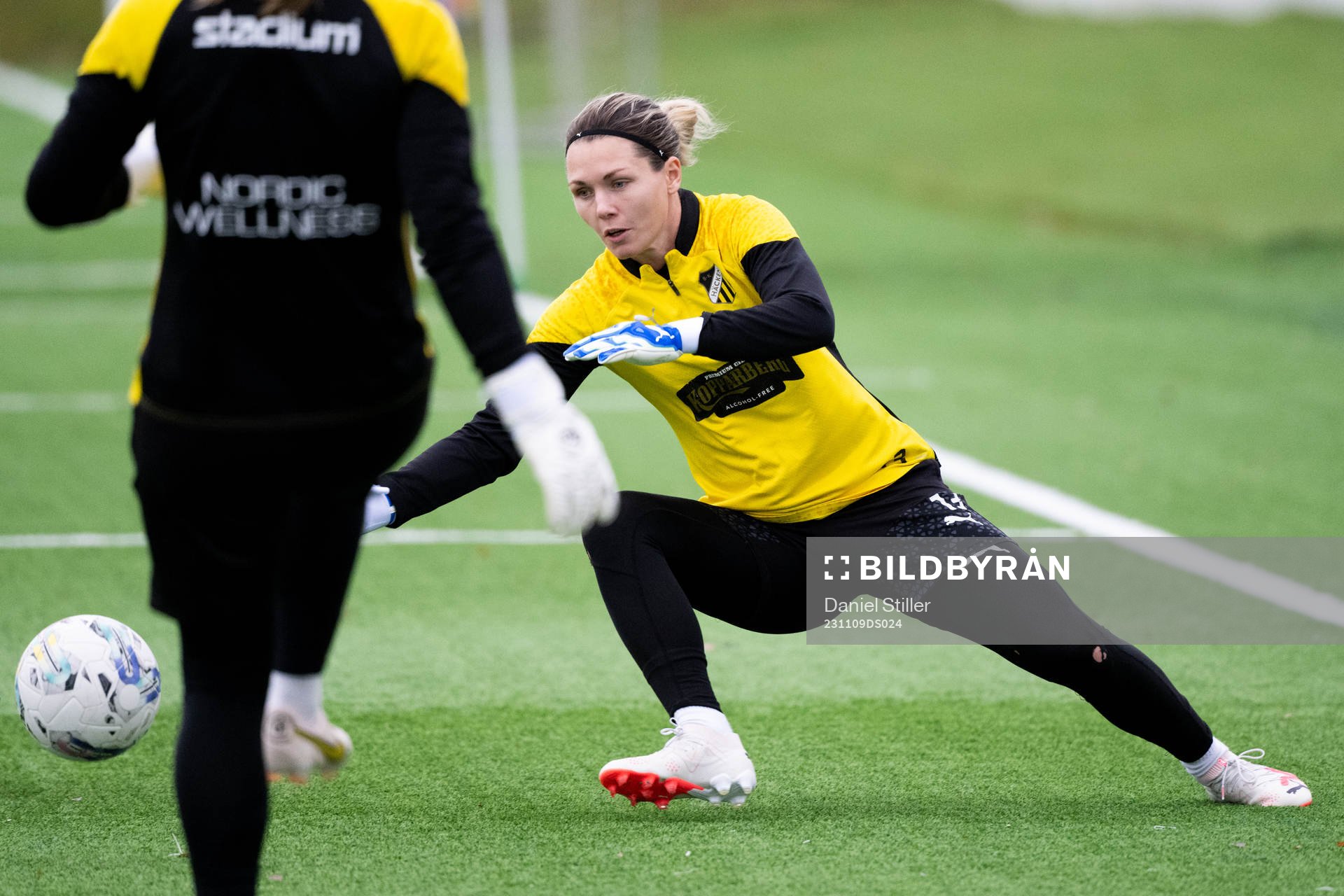 Målvakten Jennifer Falk under en träning med Häcken den 9 november 2023 i Göteborg. 