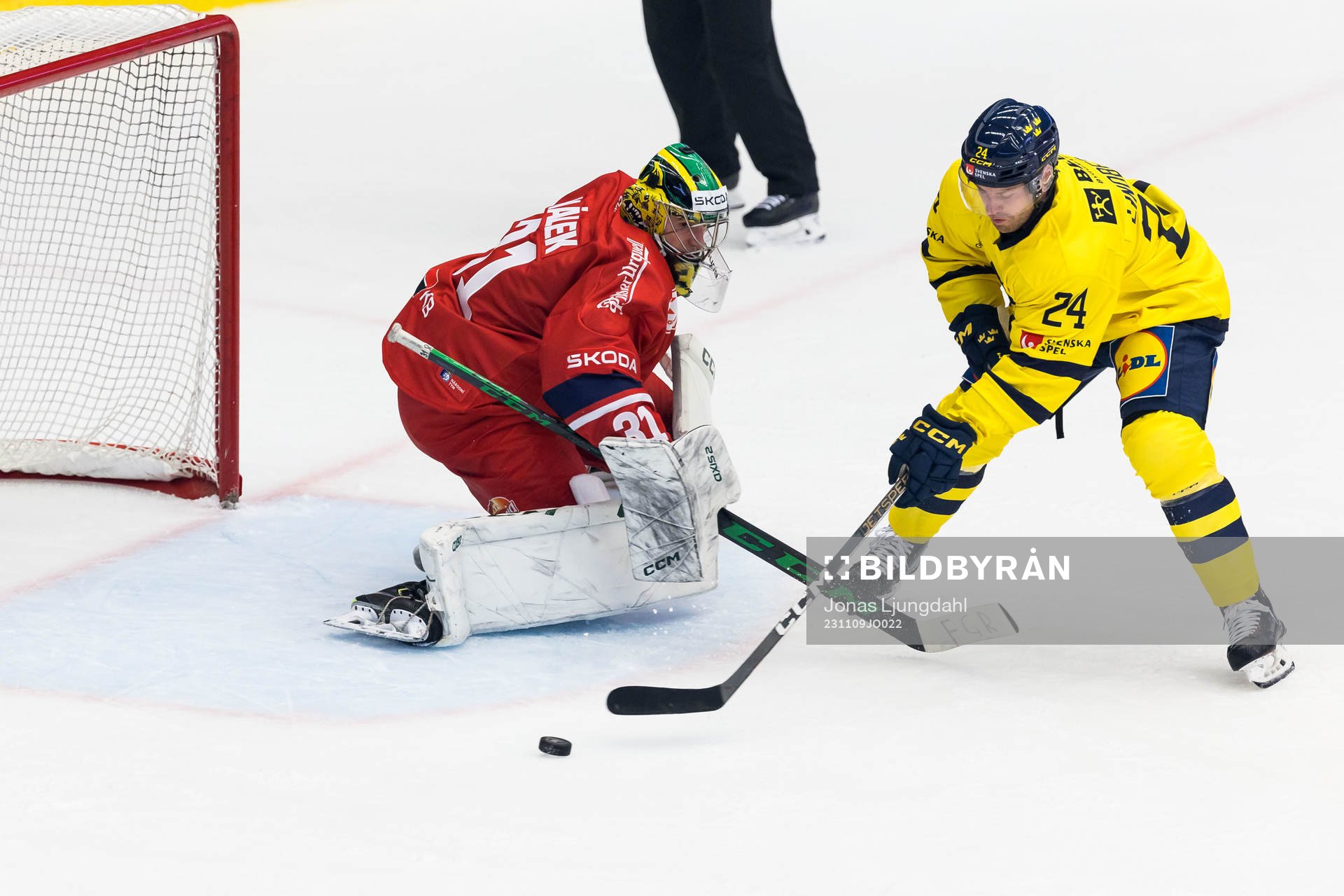 Jakub Málek of Czech Republic and Oscar Lindberg of Sweden
