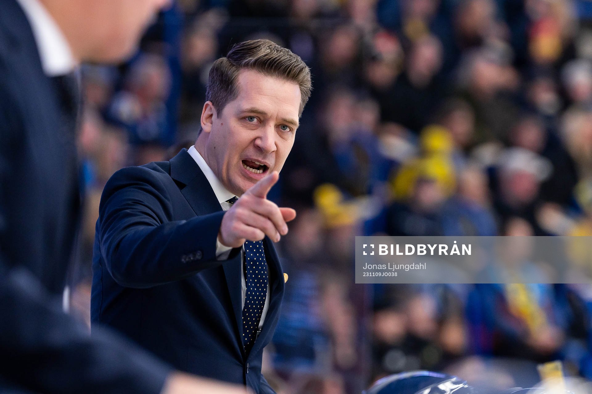 Head coach Sam Hallam of Sweden