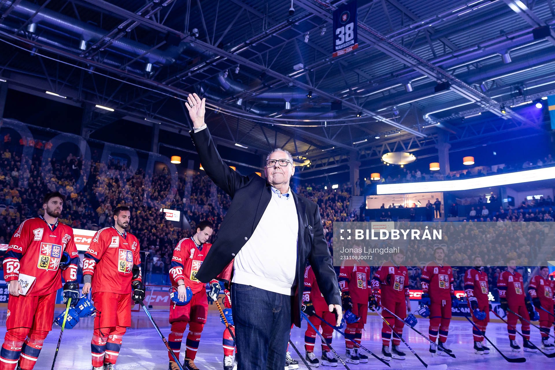 Roland Lundqvist is honoured by the Swedish hockey