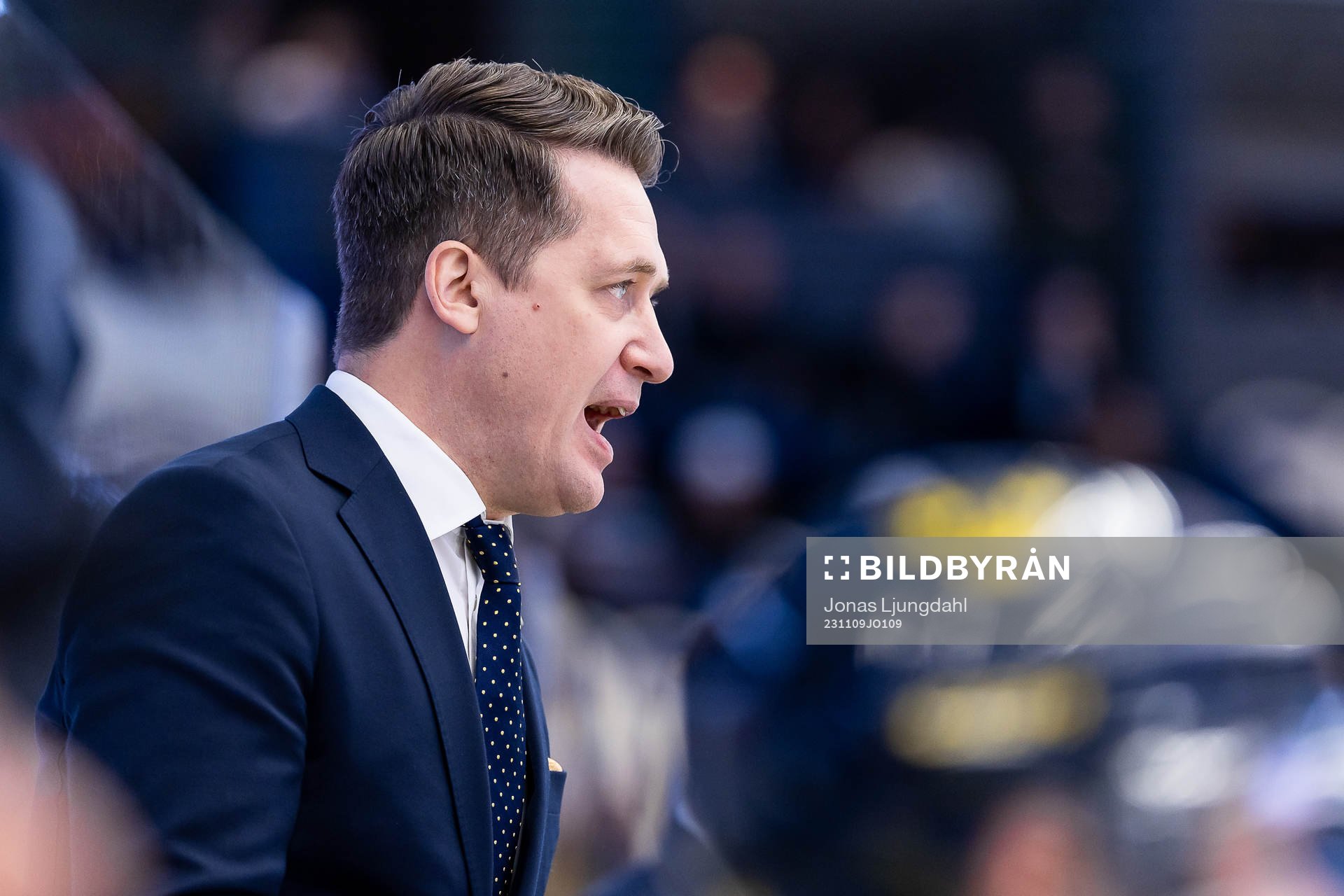 Head coach Sam Hallam of Sweden