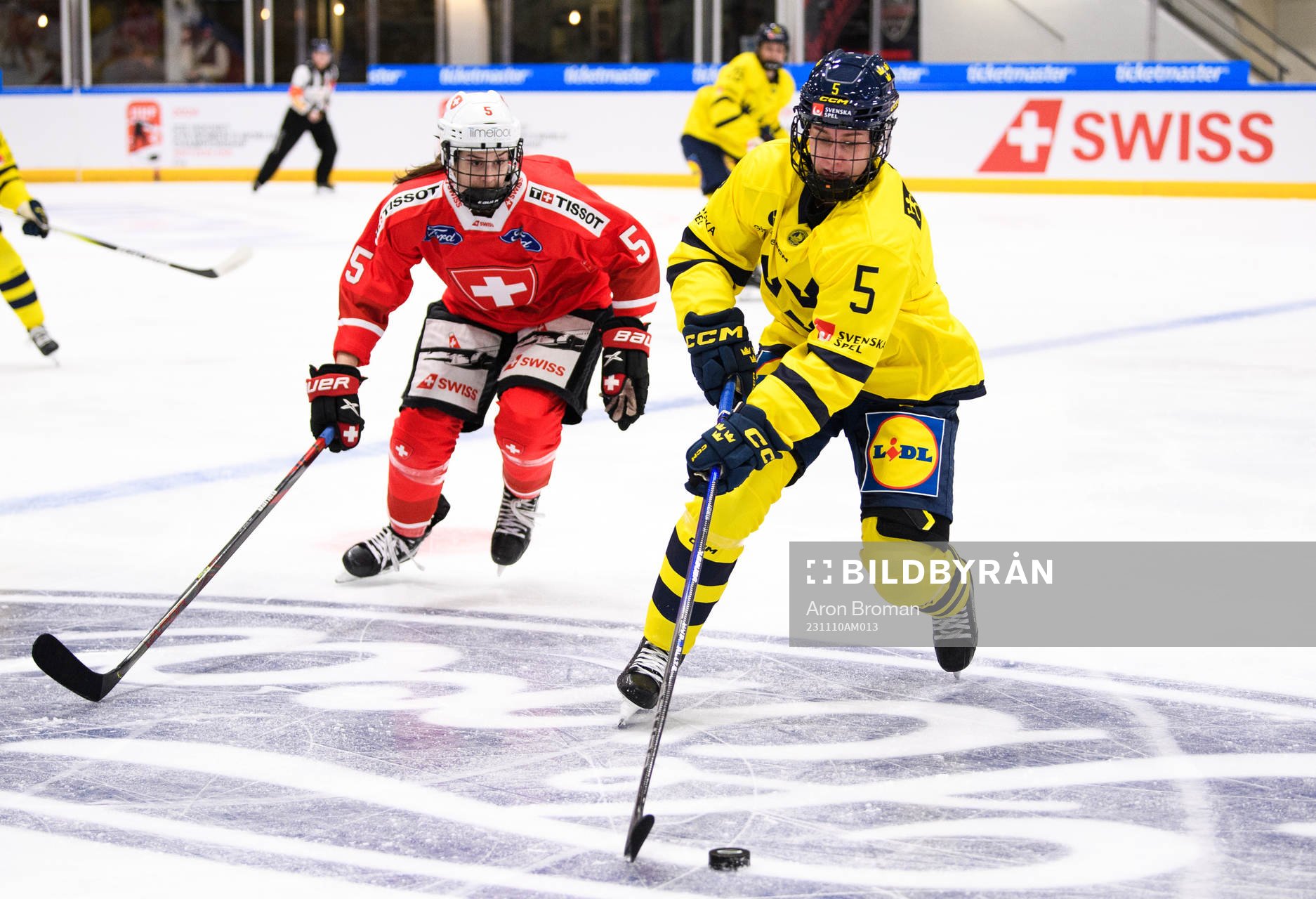 Nora Harju of Switzerland and Nathalie Lidman of Sweden